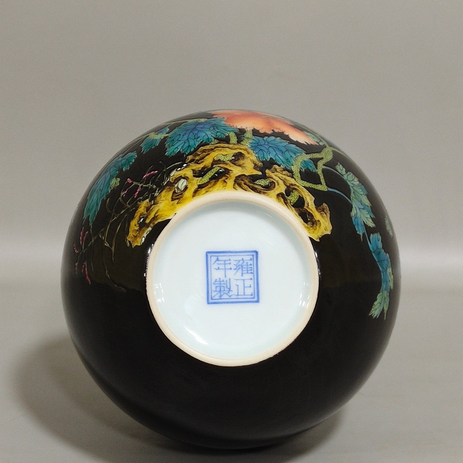 Qing Dynasty Yongzheng black gold glaze poppy poem olive vase