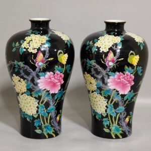 Qing Dynasty Yongzheng black gold glaze butterfly and plum vase