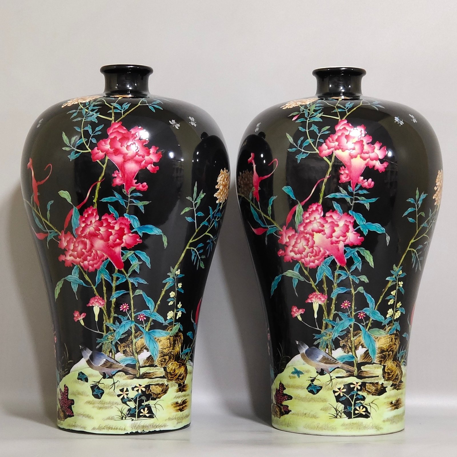 Qing Dynasty Yongzheng black gold glaze cockscomb flower and bird poems plum vase