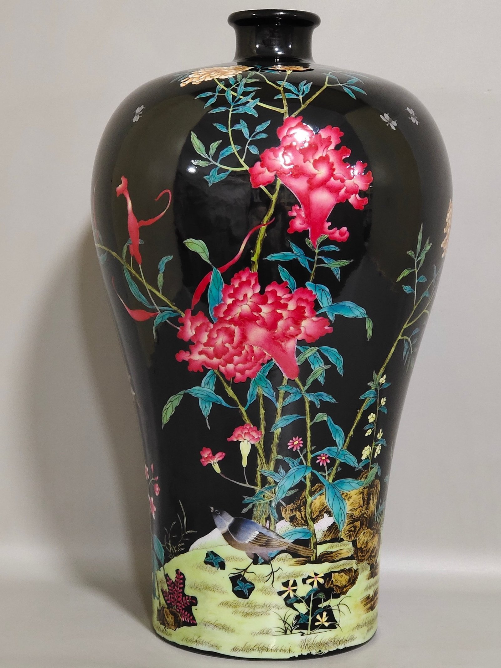 Qing Dynasty Yongzheng black gold glaze cockscomb flower and bird poems plum vase