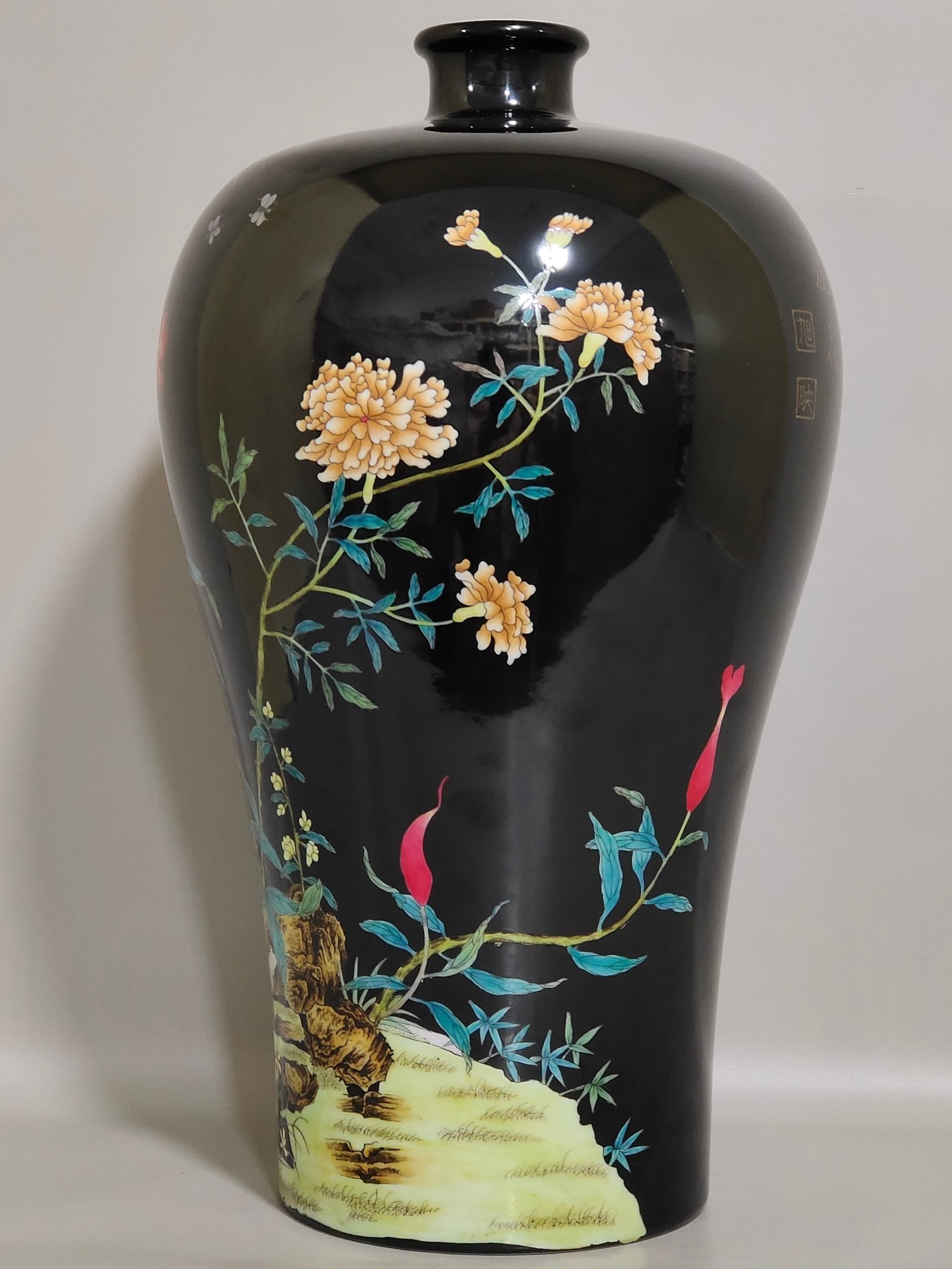 Qing Dynasty Yongzheng black gold glaze cockscomb flower and bird poems plum vase