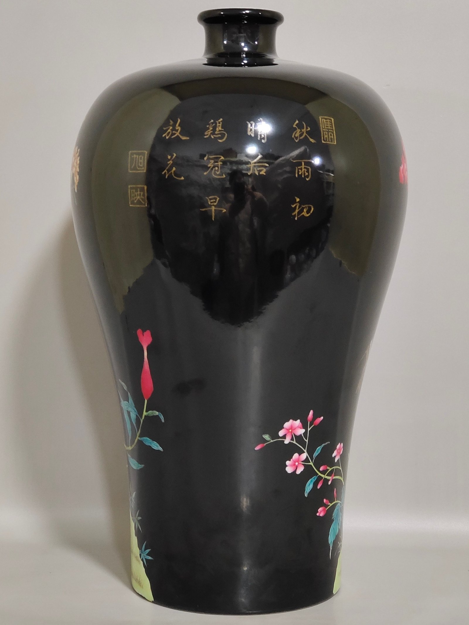 Qing Dynasty Yongzheng black gold glaze cockscomb flower and bird poems plum vase