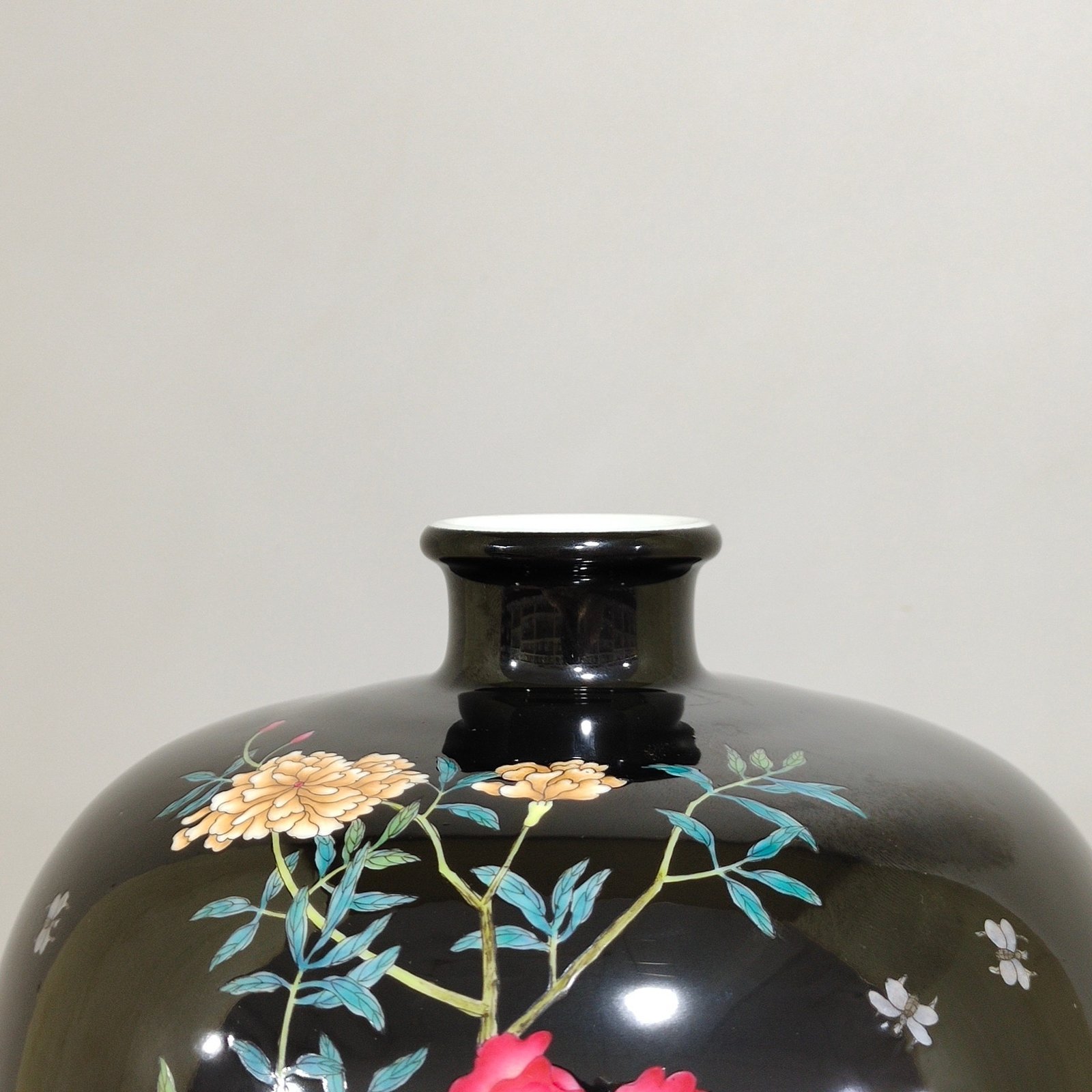 Qing Dynasty Yongzheng black gold glaze cockscomb flower and bird poems plum vase