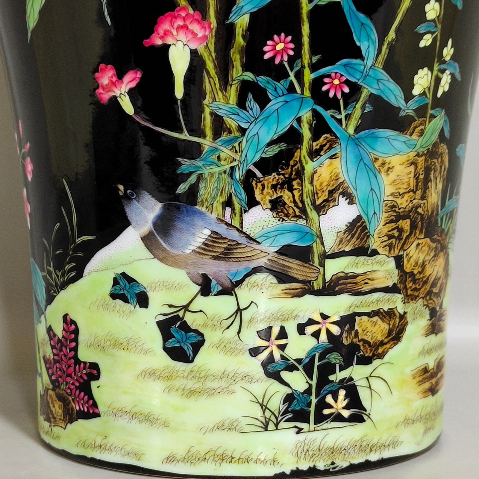 Qing Dynasty Yongzheng black gold glaze cockscomb flower and bird poems plum vase