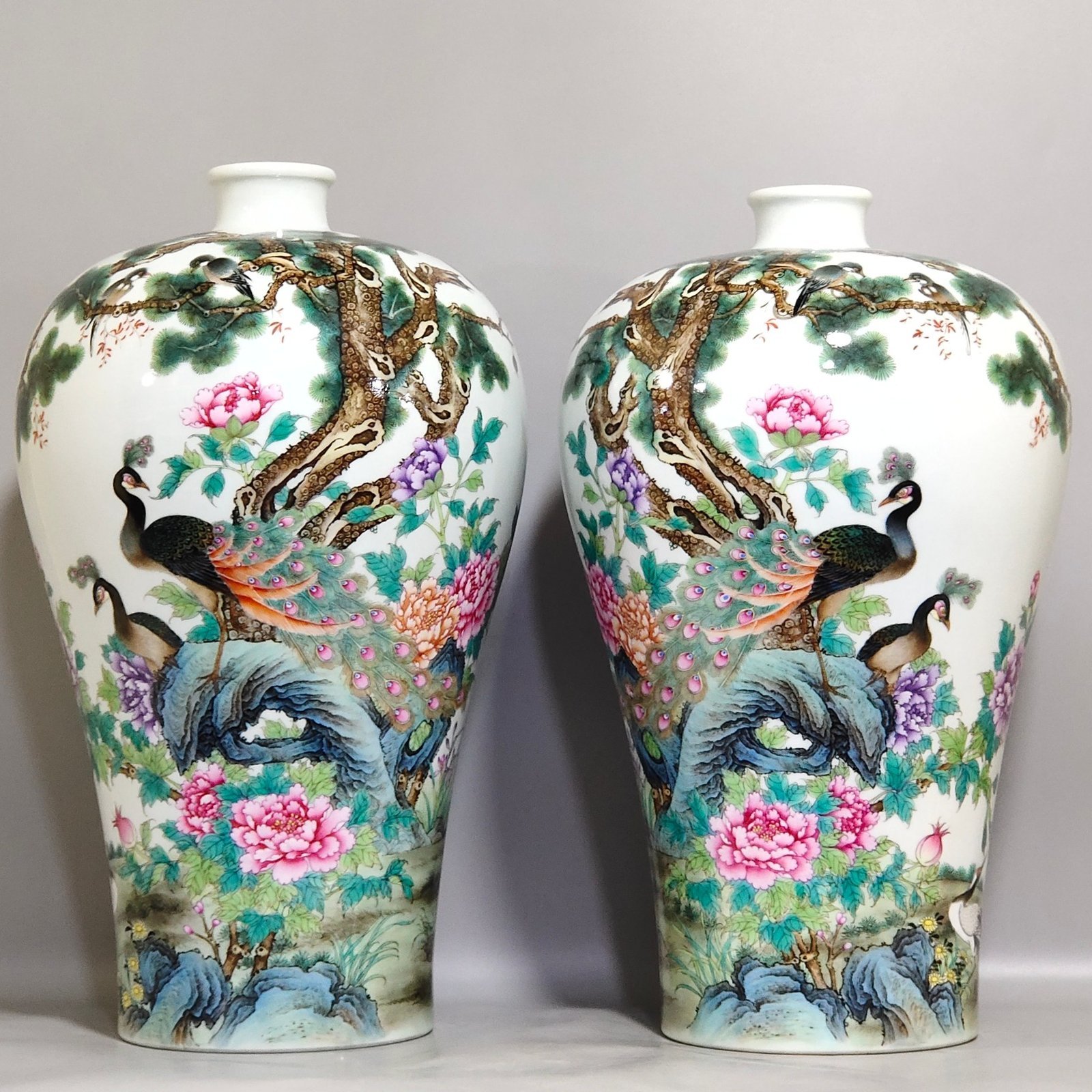 Qing Dynasty Yongzheng Five Lun Tu poems on the plum vase