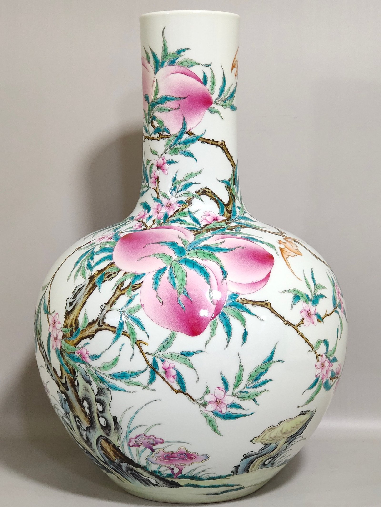 Qing Dynasty Yongzheng Five Blessings and Eight Peach Celestial Ball Vase