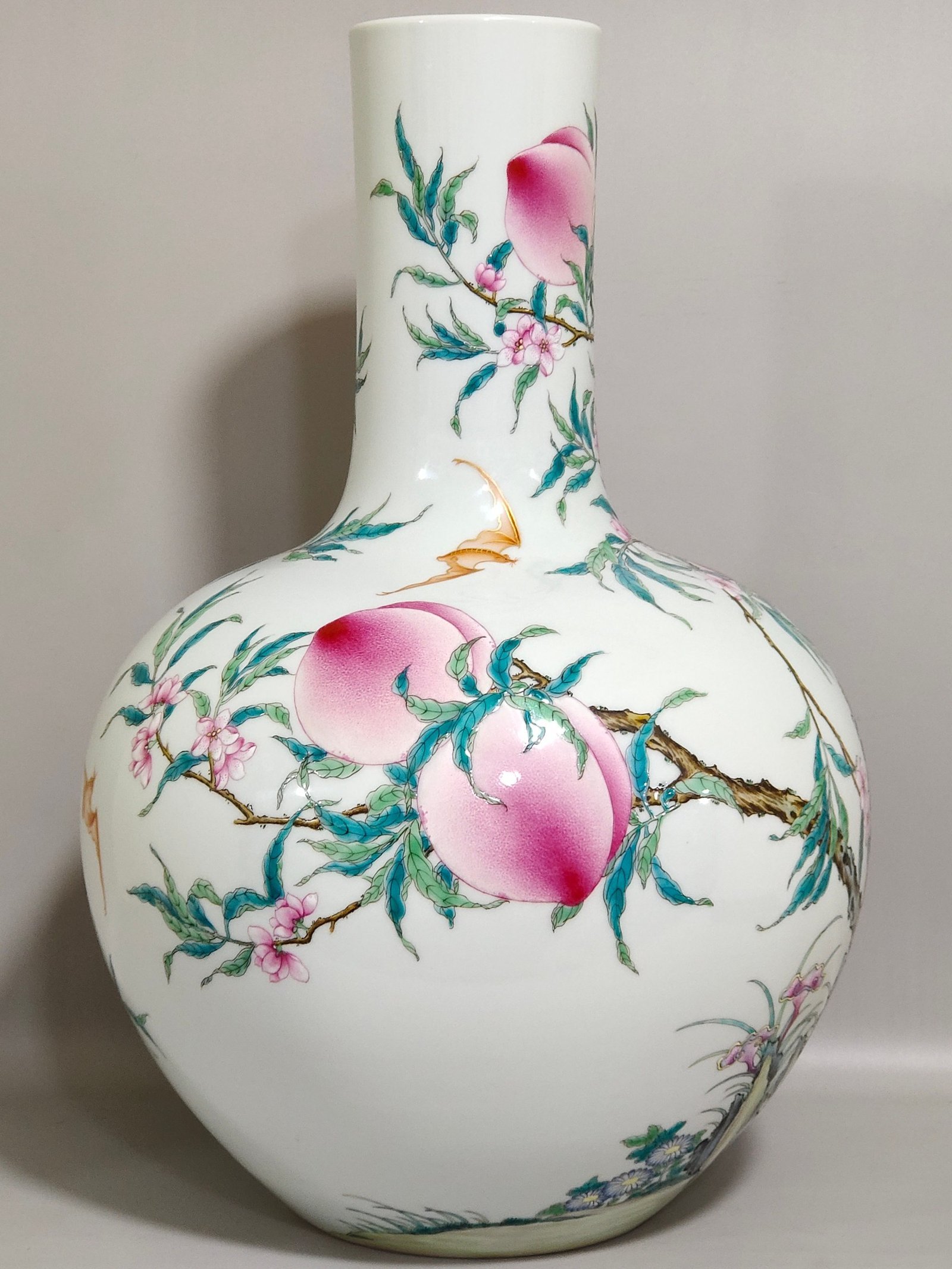 Qing Dynasty Yongzheng Five Blessings and Eight Peach Celestial Ball Vase