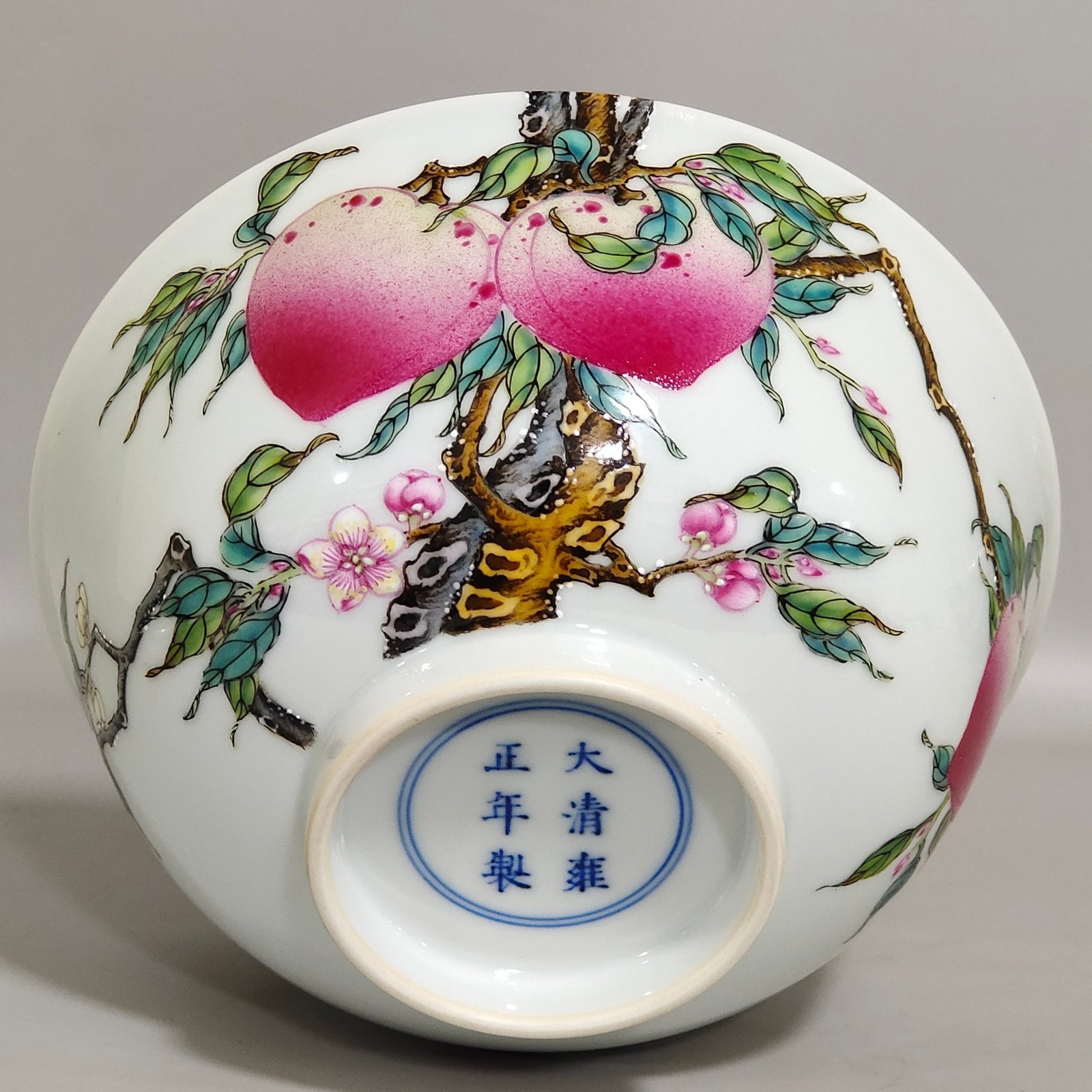 Qing Dynasty Yongzheng Five Blessings and Eight Peach Over-the-Wall Bowl