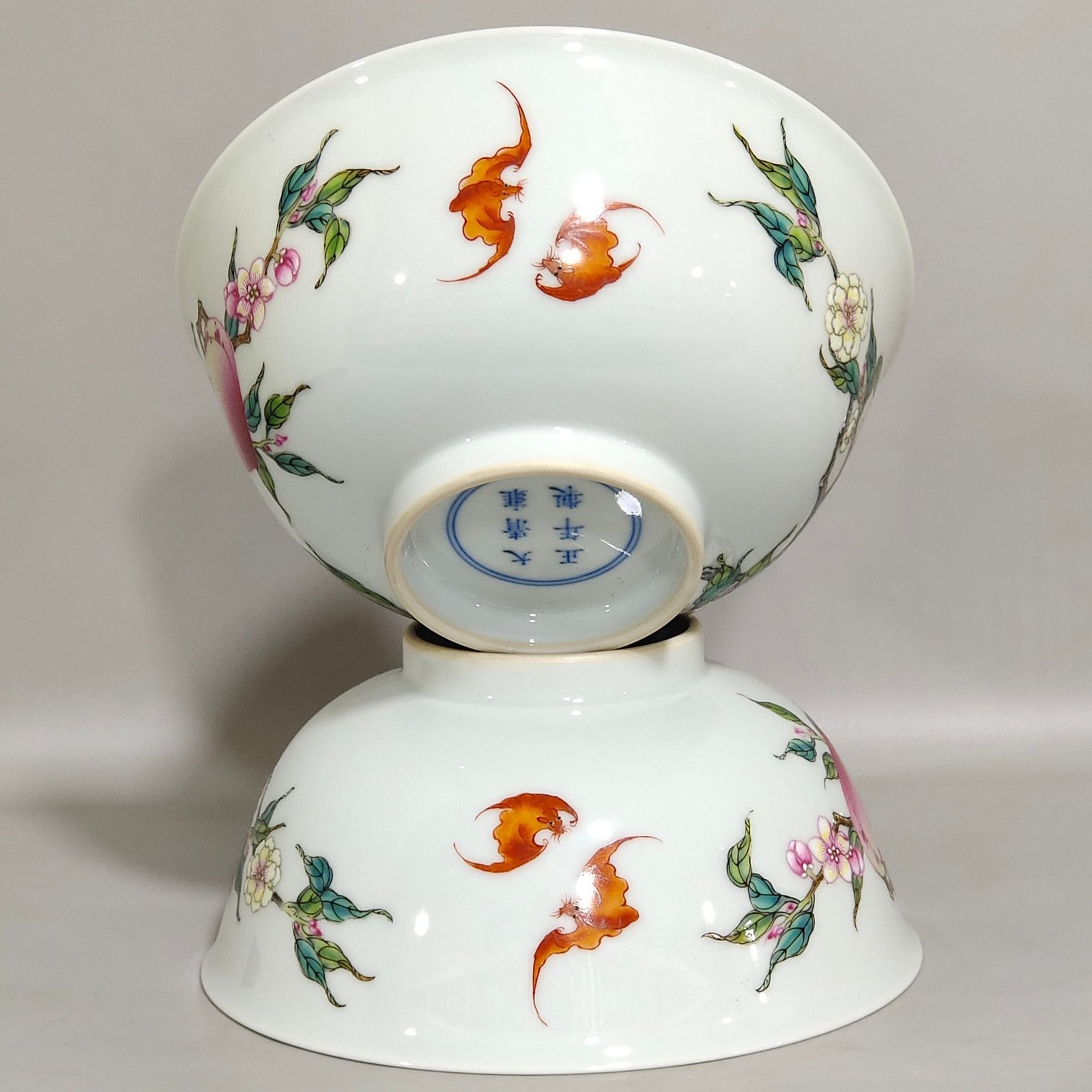 Qing Dynasty Yongzheng Five Blessings and Eight Peach Over-the-Wall Bowl