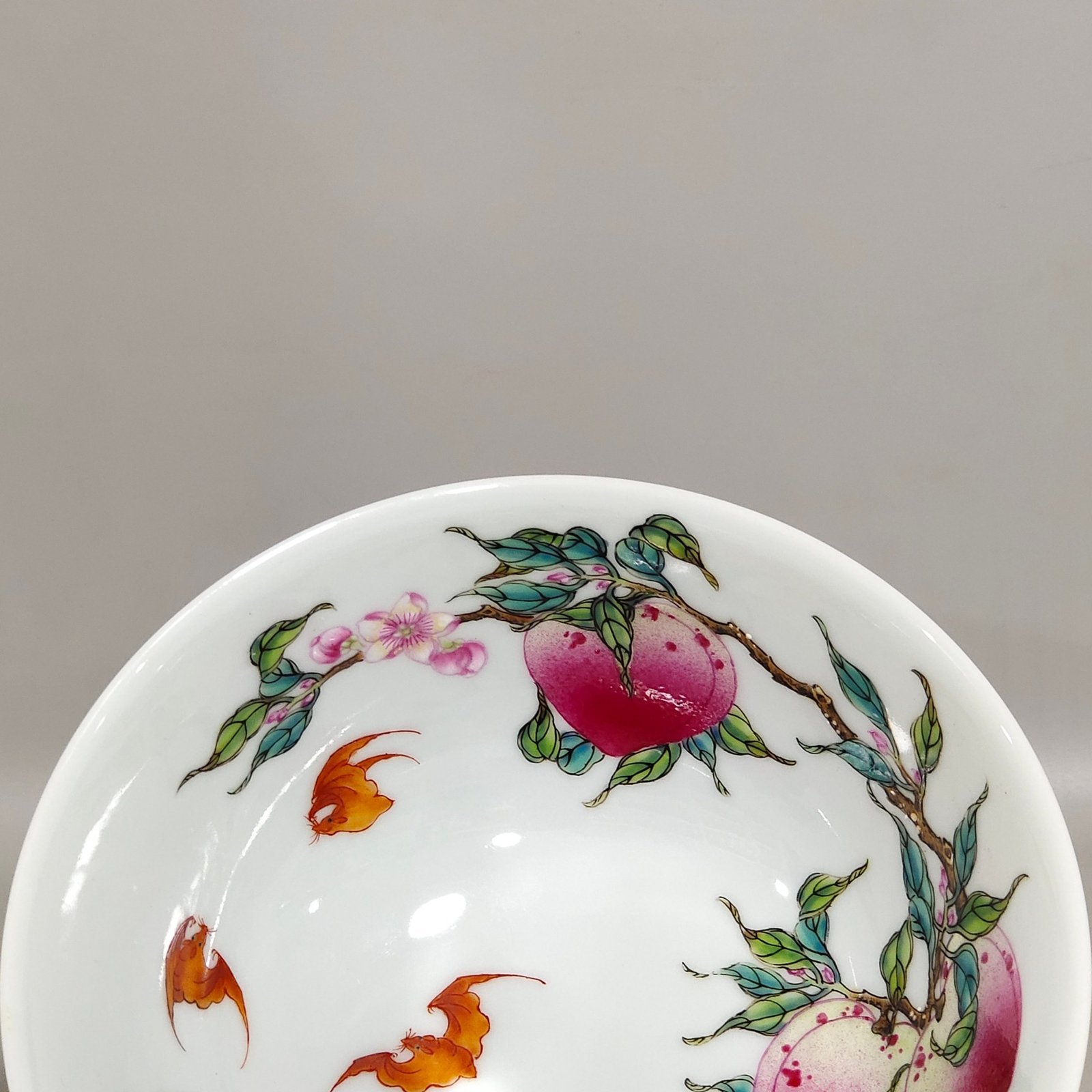 Qing Dynasty Yongzheng Five Blessings and Eight Peach Over-the-Wall Bowl