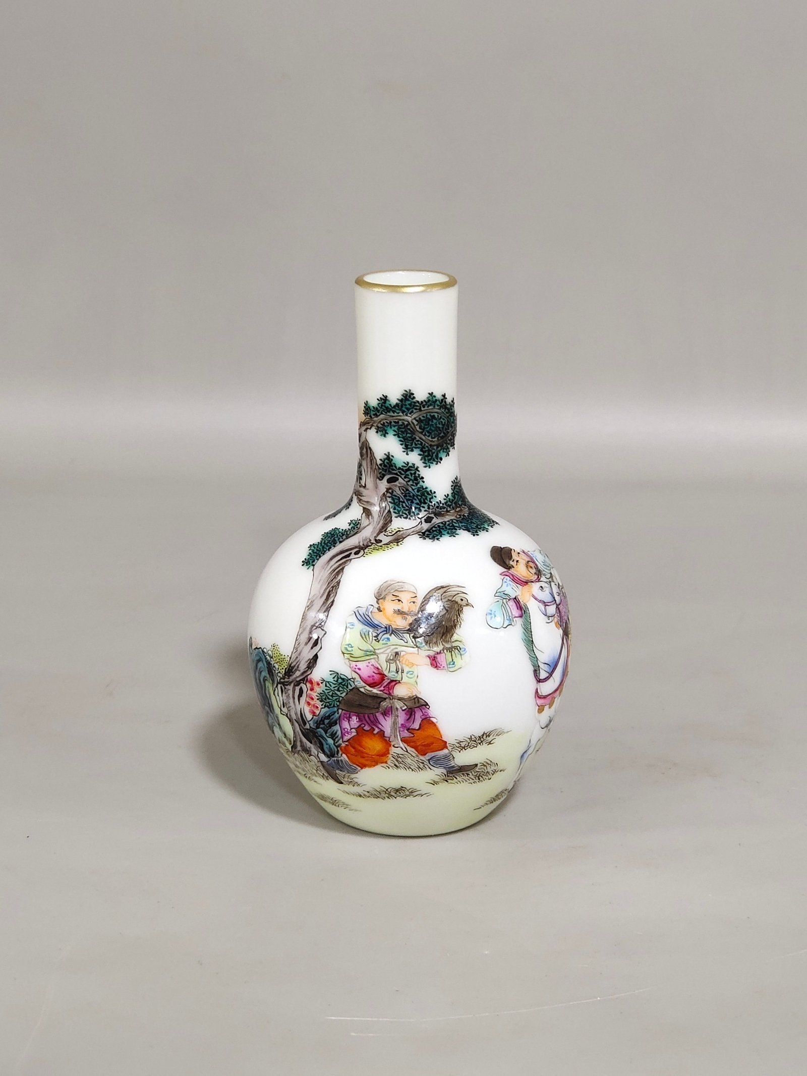 Qing Dynasty Yongzheng A small celestial sphere vase with stories