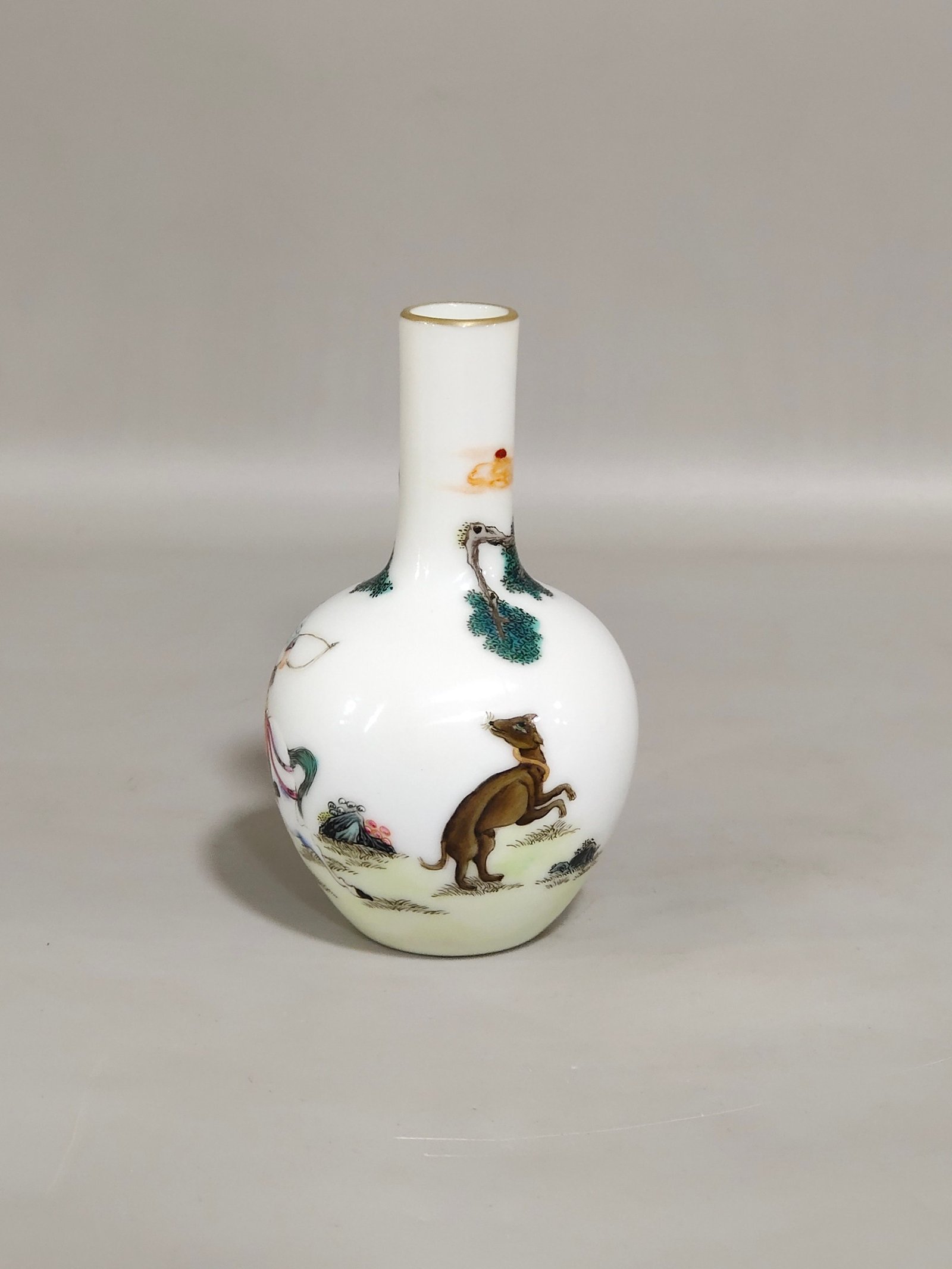 Qing Dynasty Yongzheng A small celestial sphere vase with stories