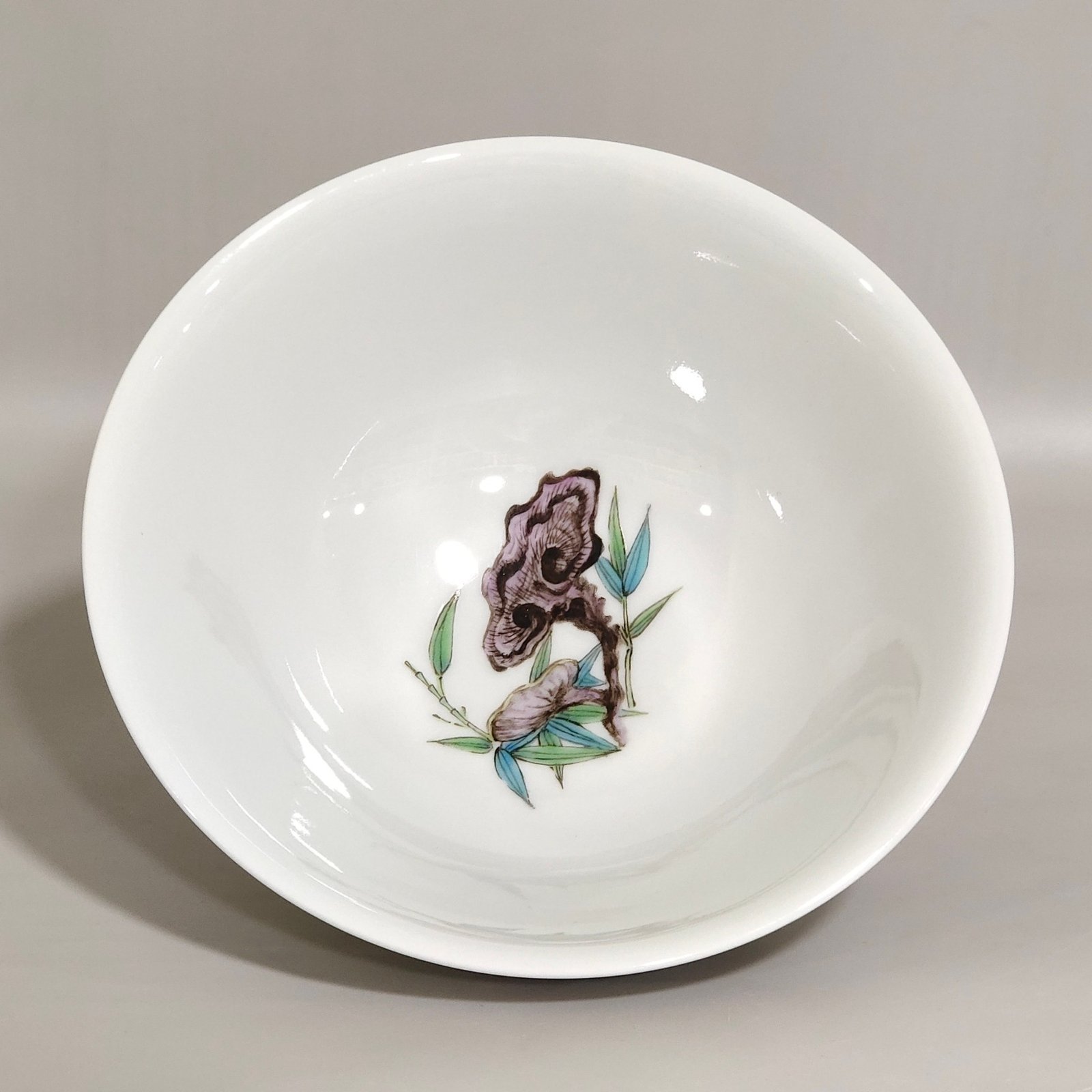 Qing Dynasty Yongzheng figure three immortals bamboo leaf bowl