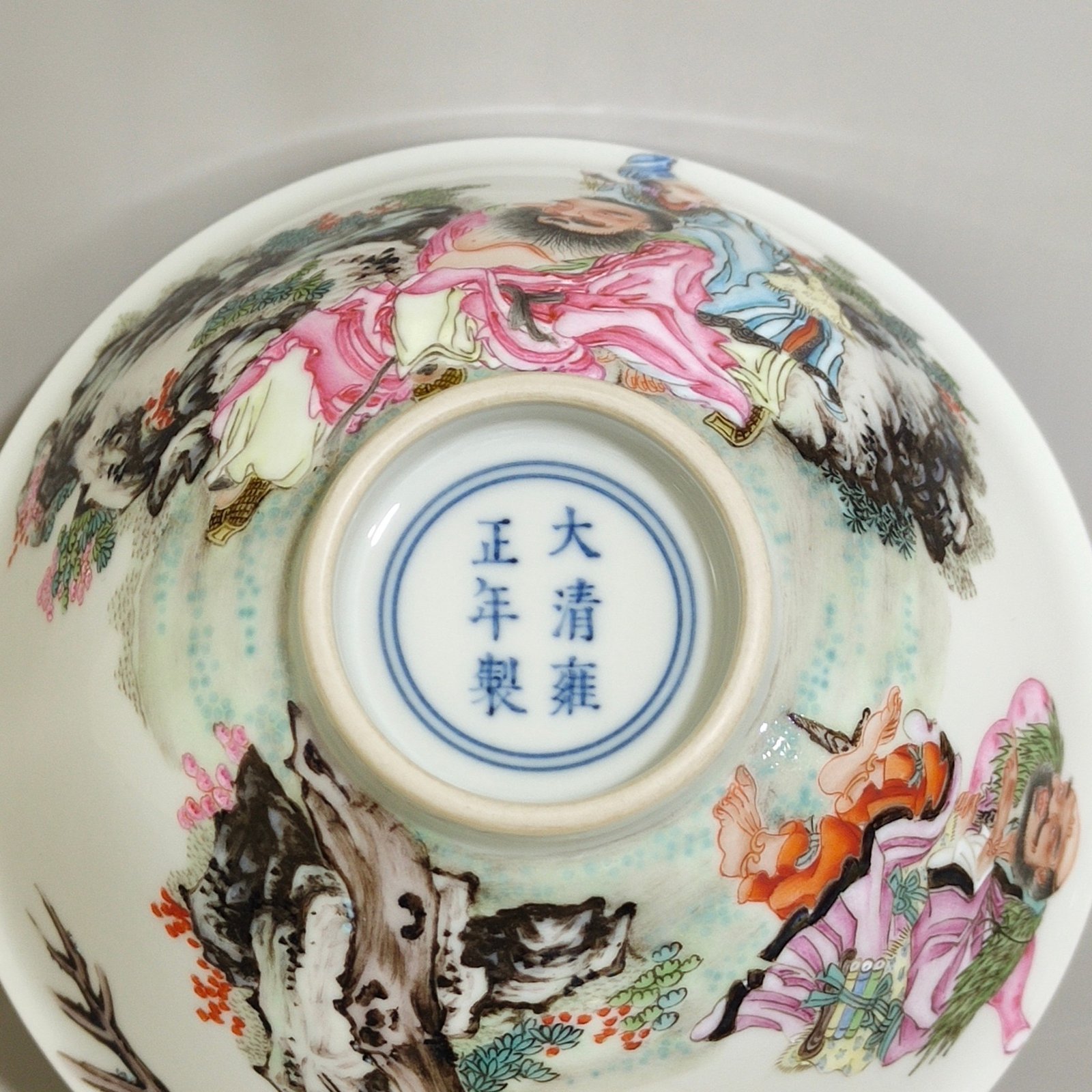 Qing Dynasty Yongzheng figure three immortals bamboo leaf bowl