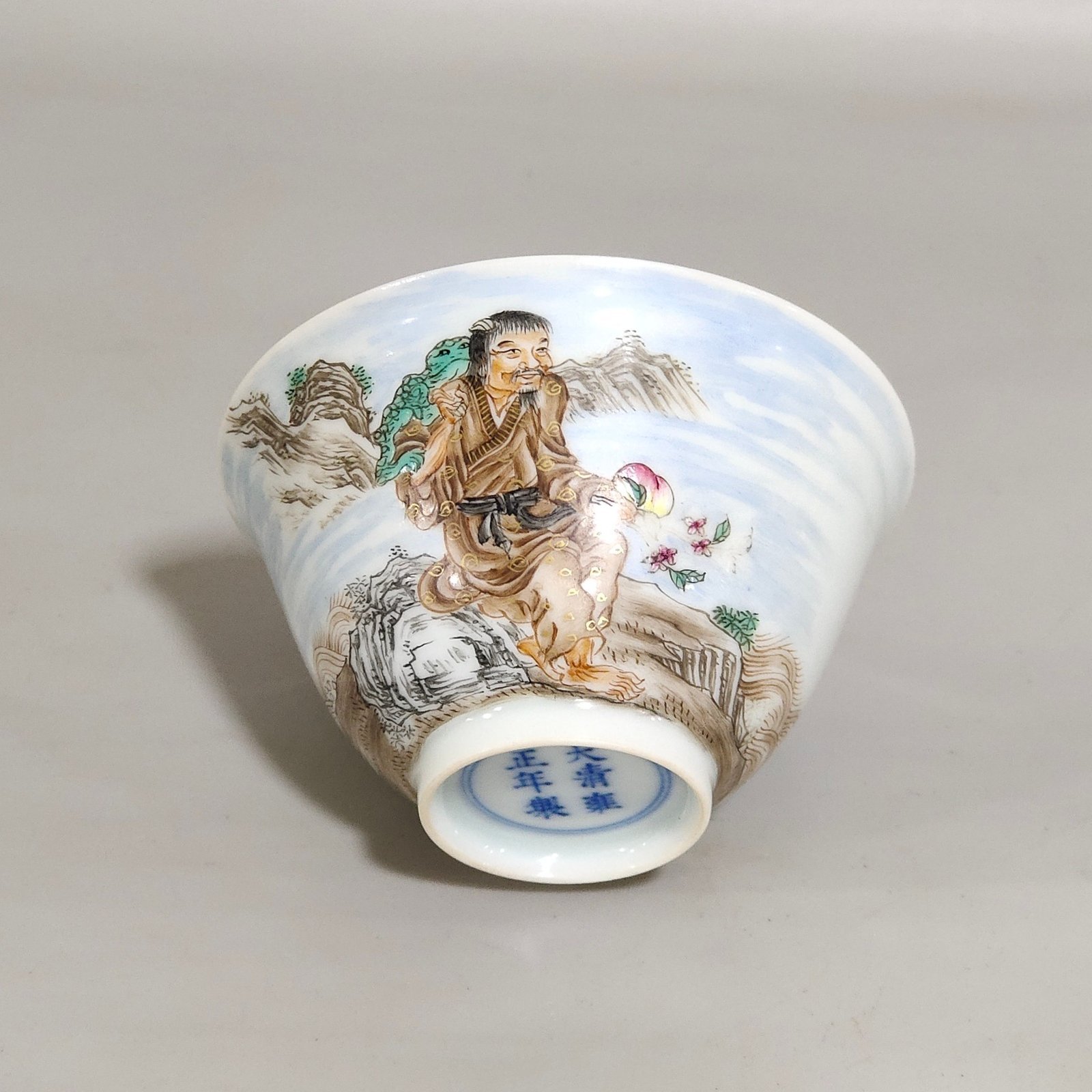 Qing Dynasty Yongzheng figure’s two immortals secretly mean cup