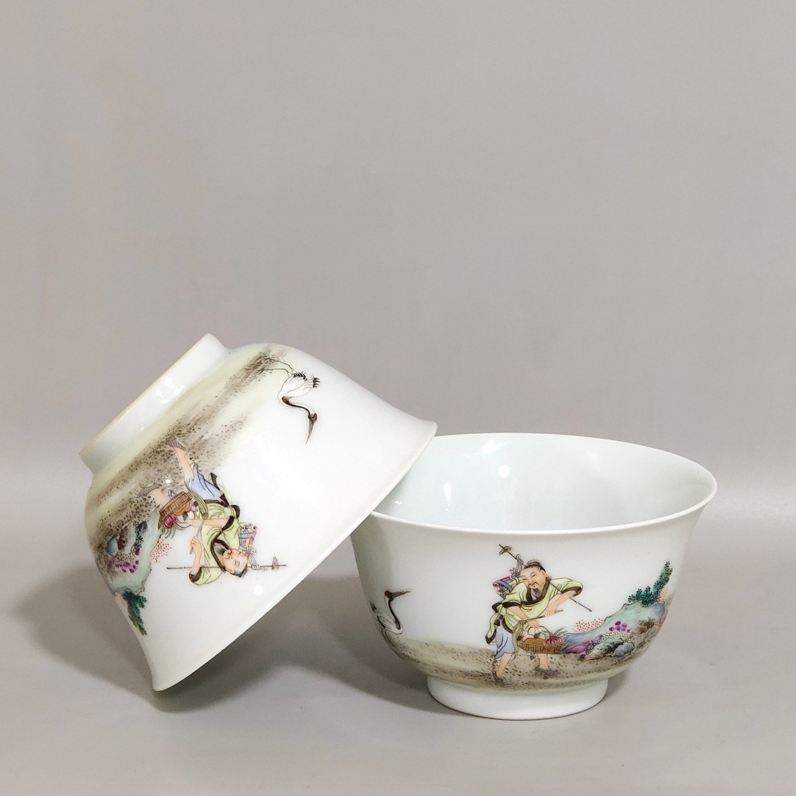 Qing Dynasty Yongzheng figure painted peach cup inside