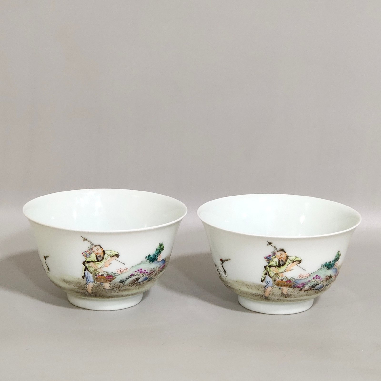 Qing Dynasty Yongzheng figure painted peach cup inside