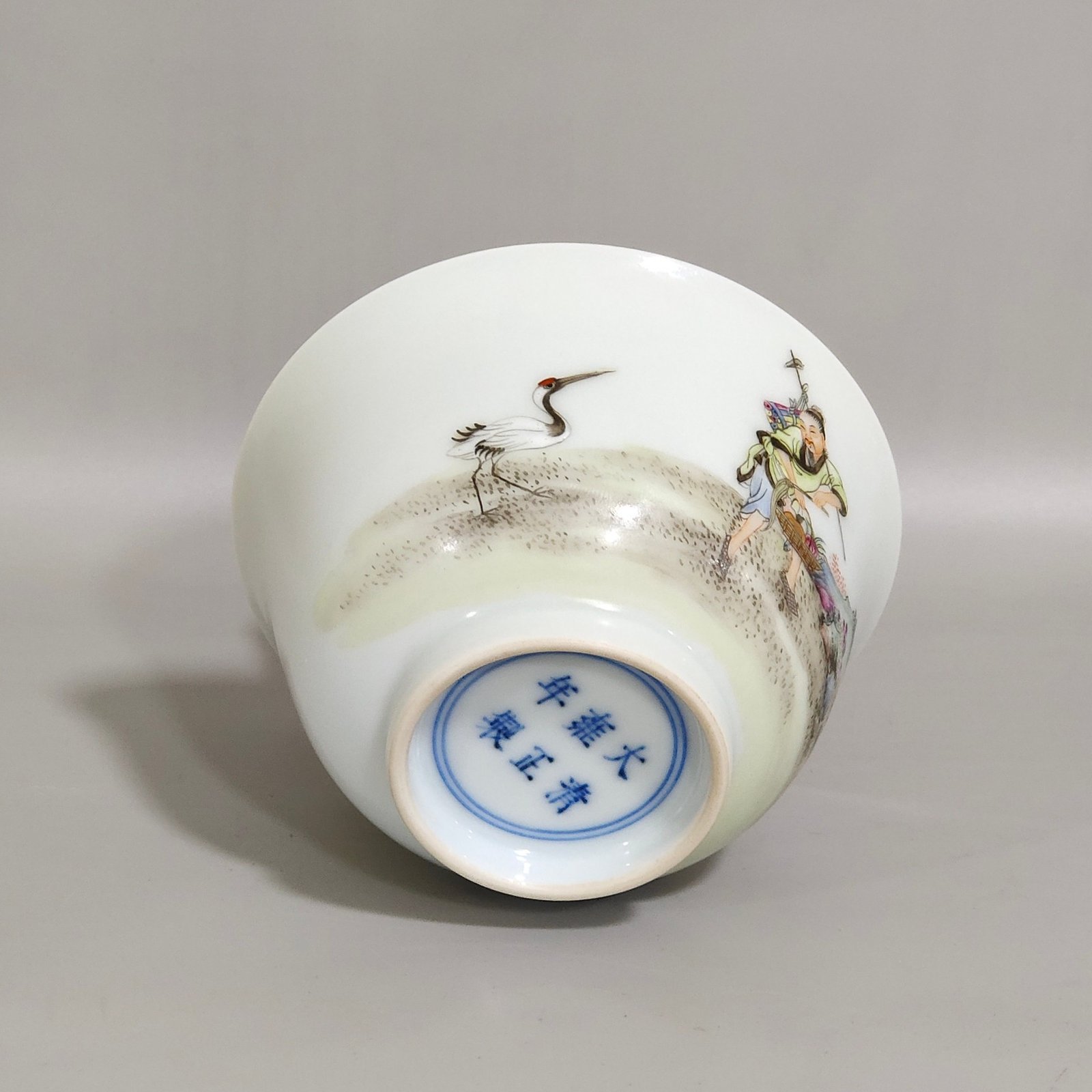 Qing Dynasty Yongzheng figure painted peach cup inside