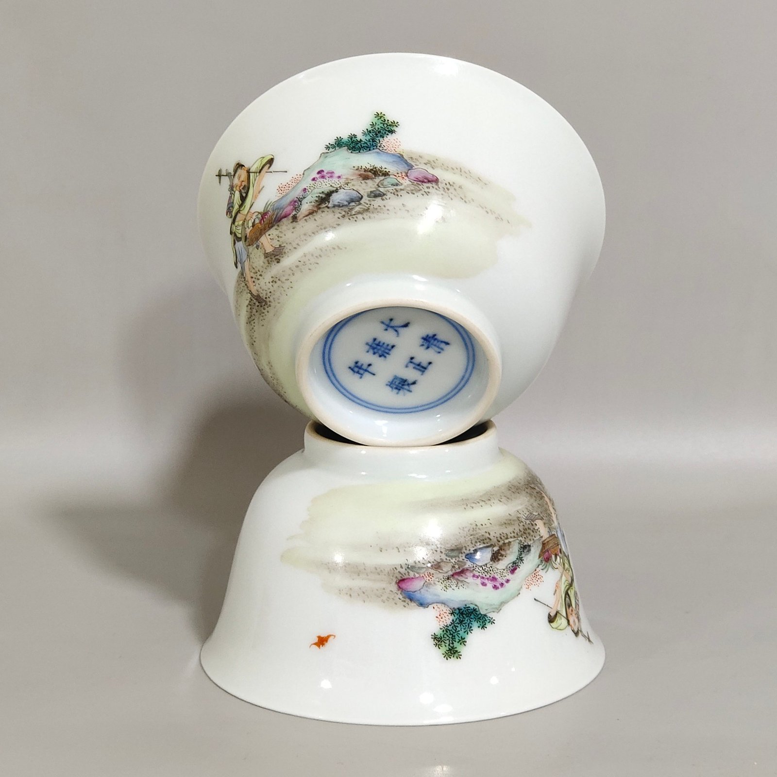 Qing Dynasty Yongzheng figure painted peach cup inside