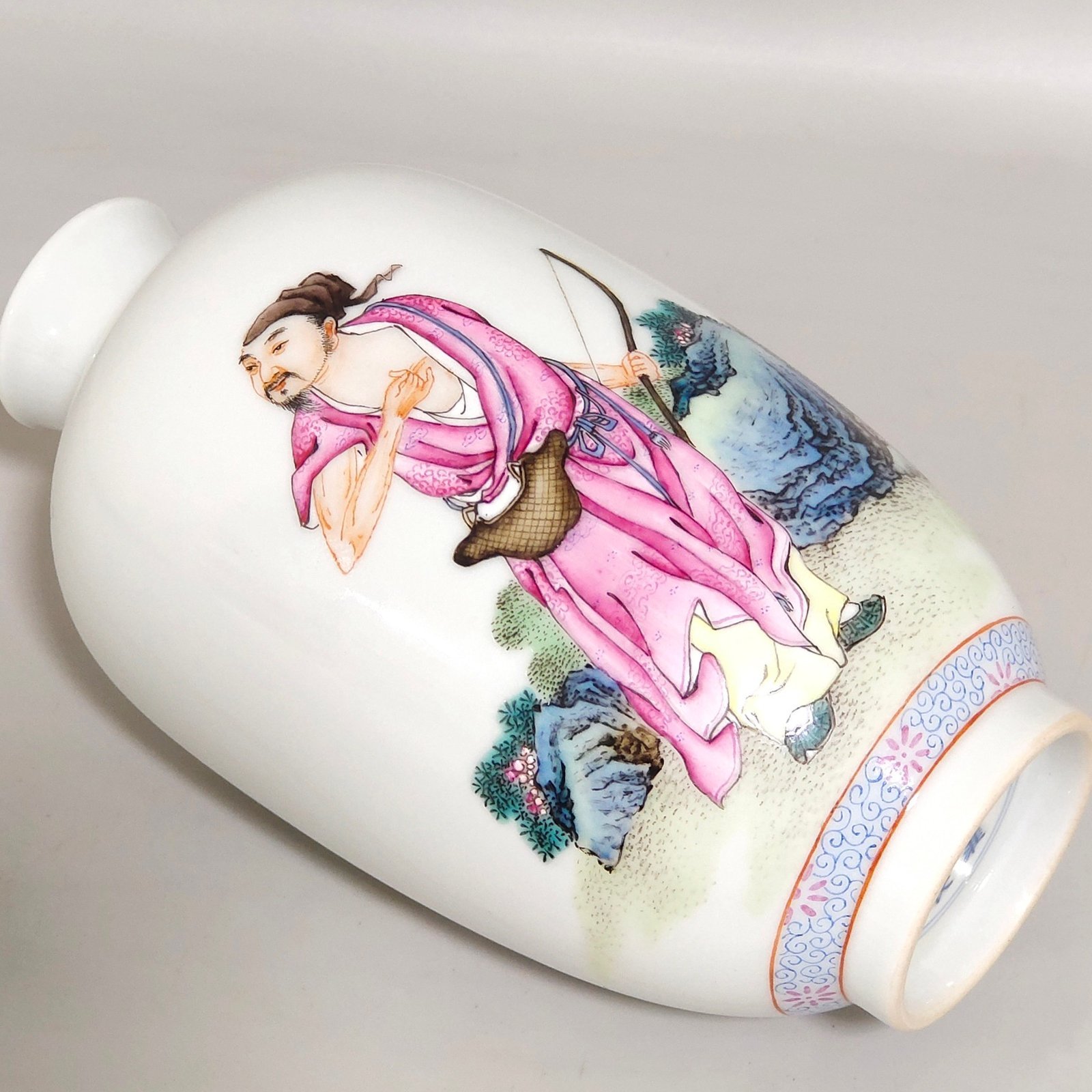 Qing Dynasty Yongzheng characters story vase with poems inscribed