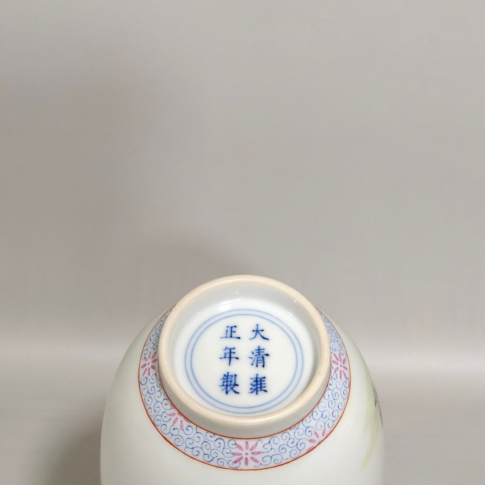 Qing Dynasty Yongzheng characters story vase with poems inscribed