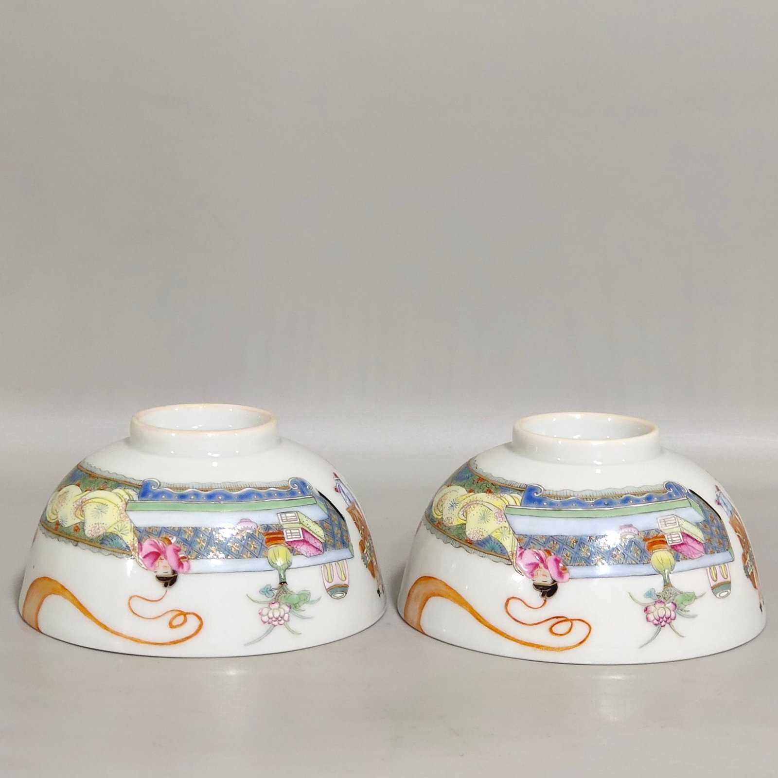 Qing Dynasty Yongzheng character story cup with a secret erotic painting inside