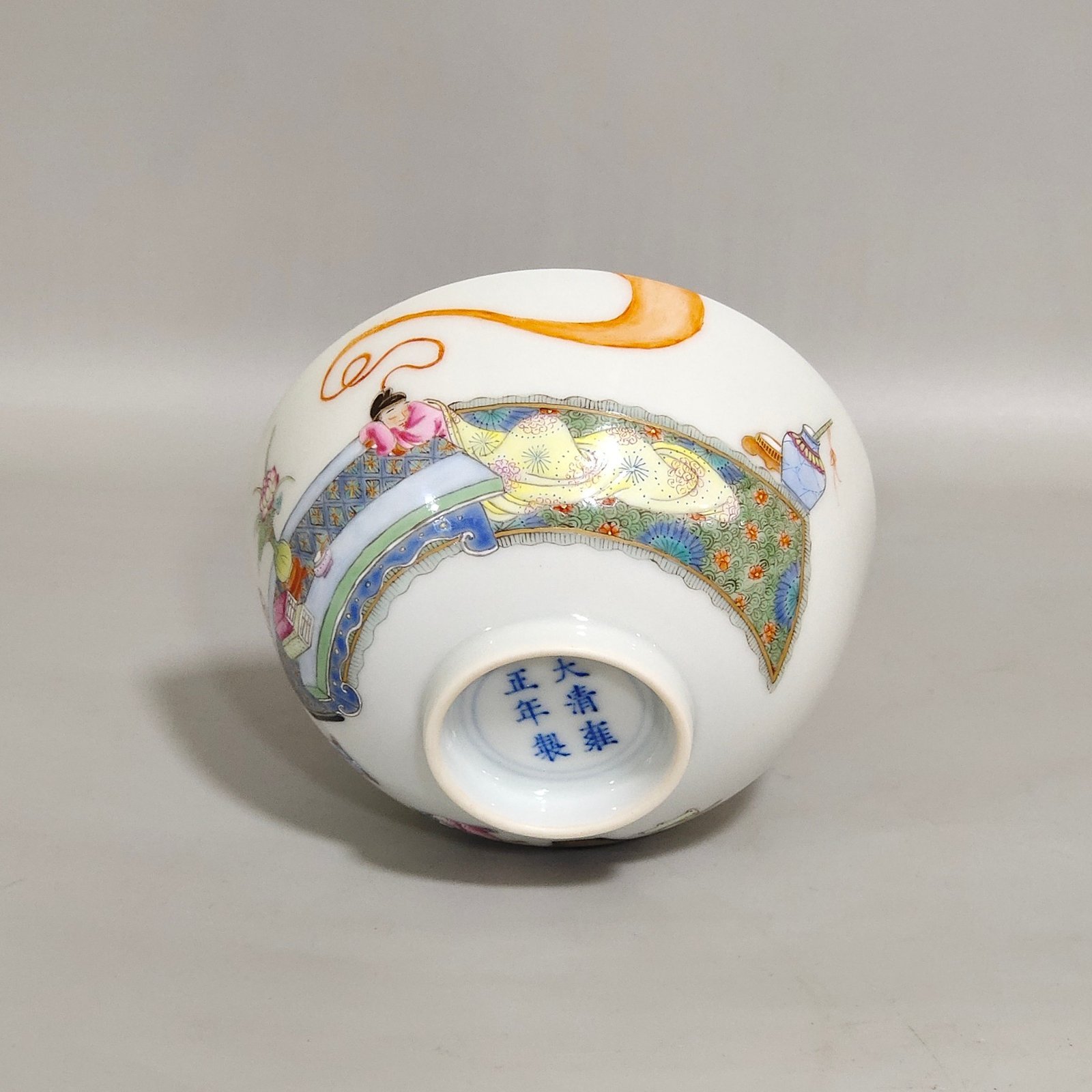 Qing Dynasty Yongzheng character story cup with a secret erotic painting inside