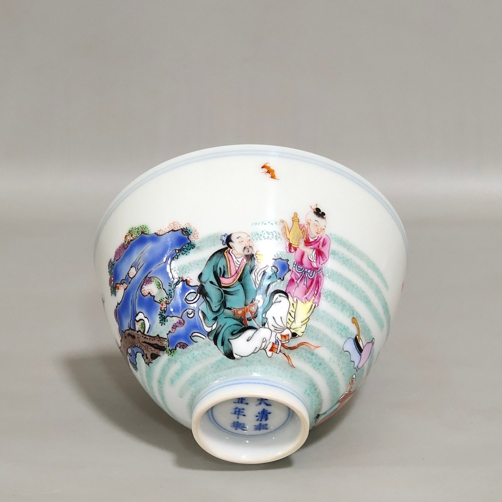 Qing Dynasty Yongzheng character story inside painted cup