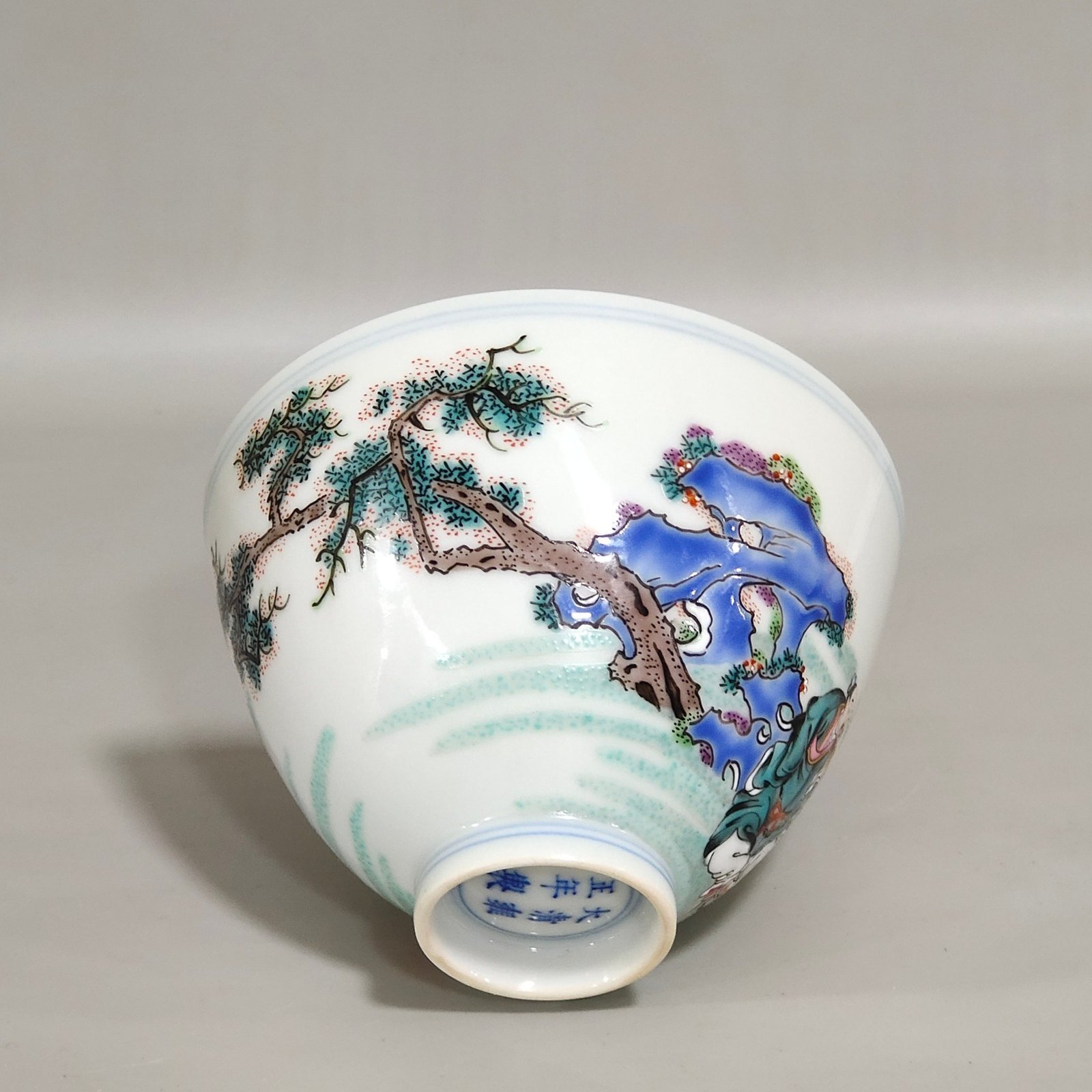 Qing Dynasty Yongzheng character story inside painted cup