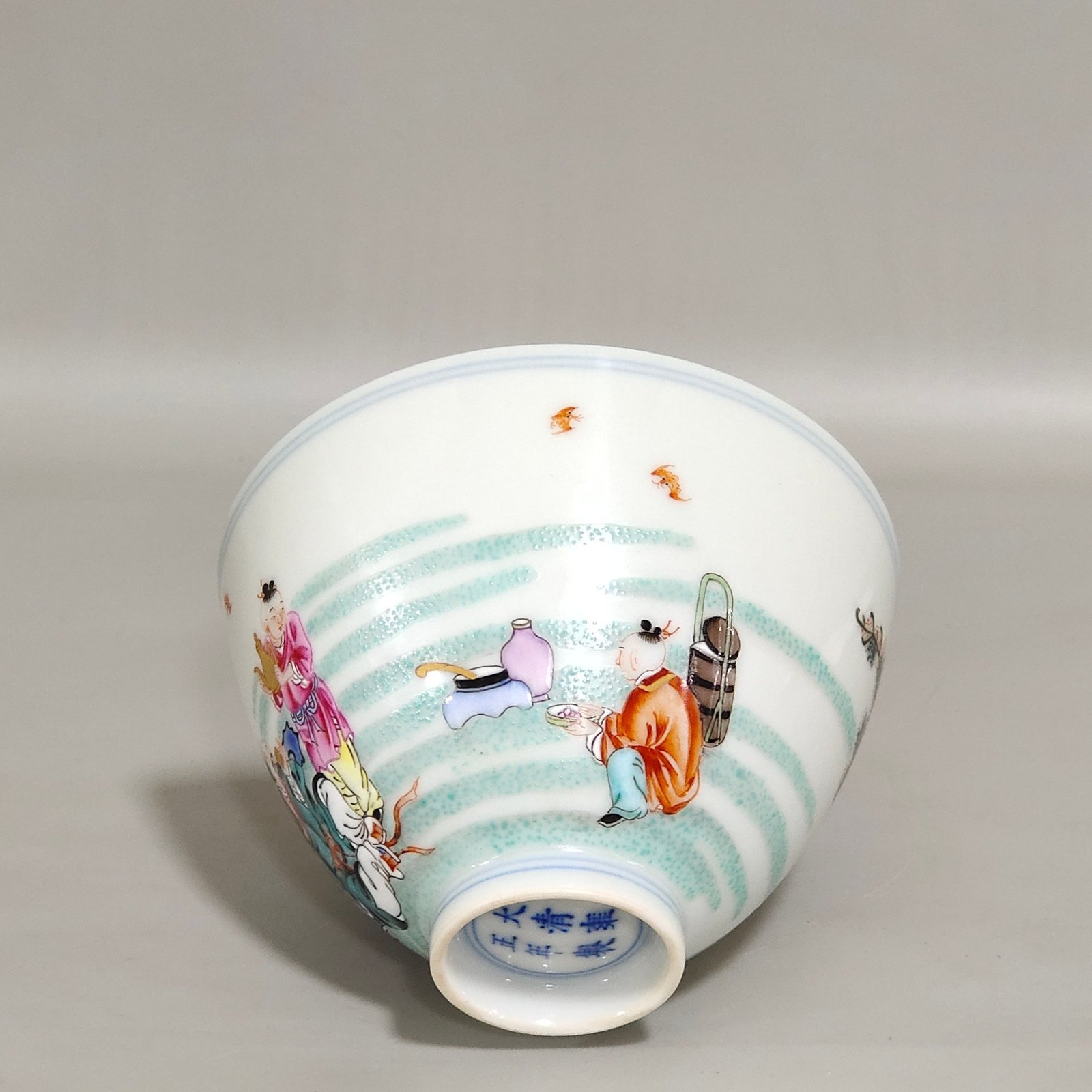 Qing Dynasty Yongzheng character story inside painted cup