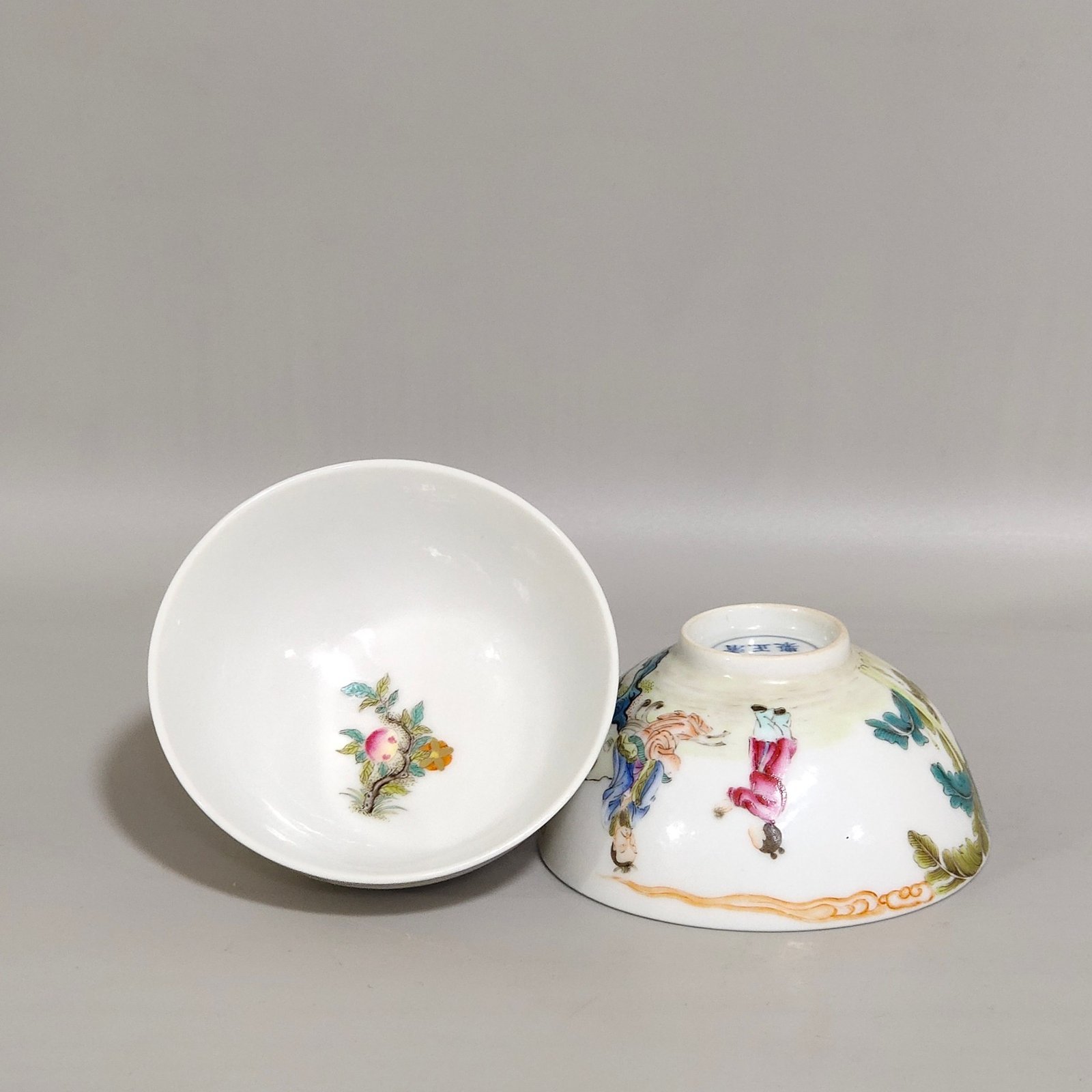 Qing Dynasty Yongzheng characters painted with tea balls