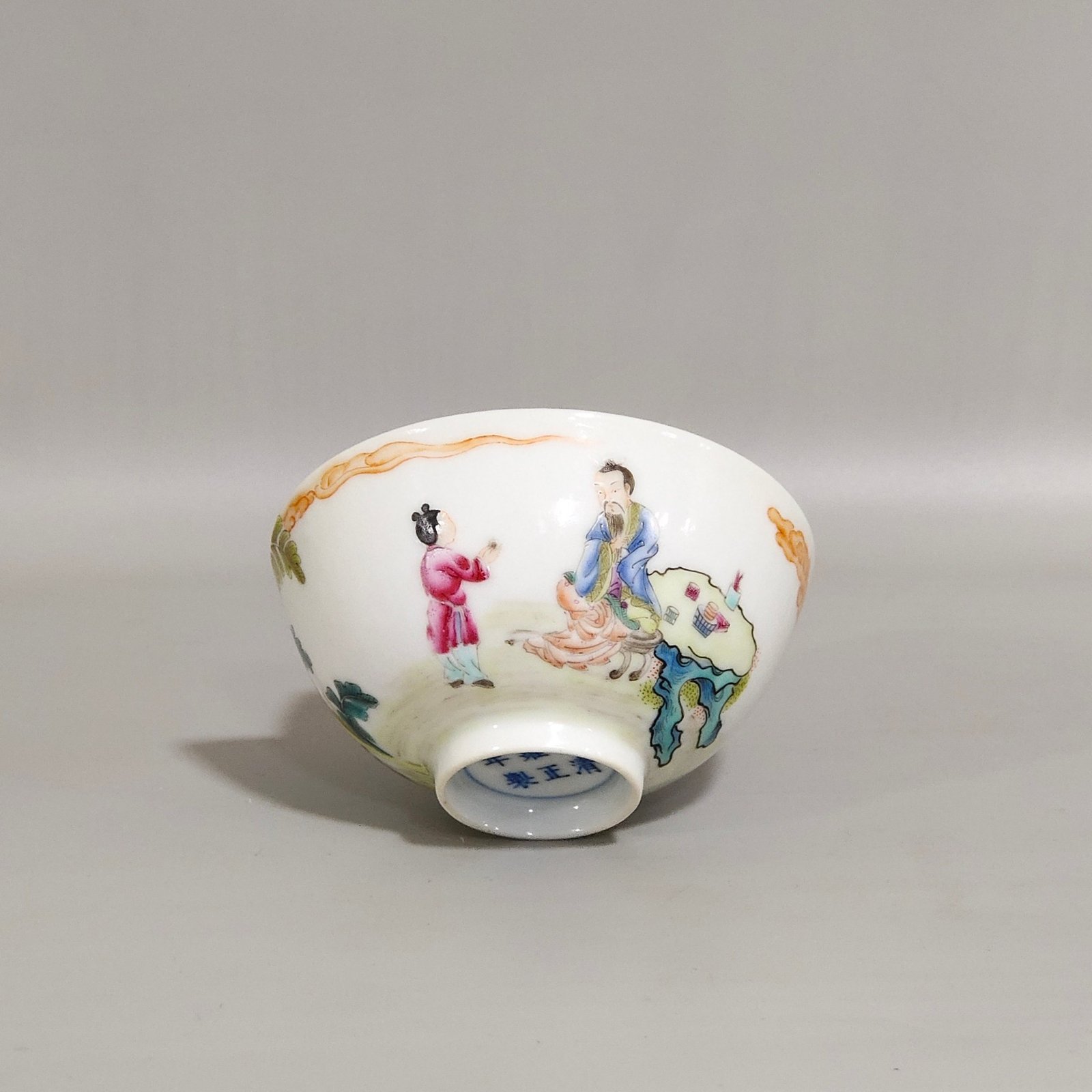 Qing Dynasty Yongzheng characters painted with tea balls