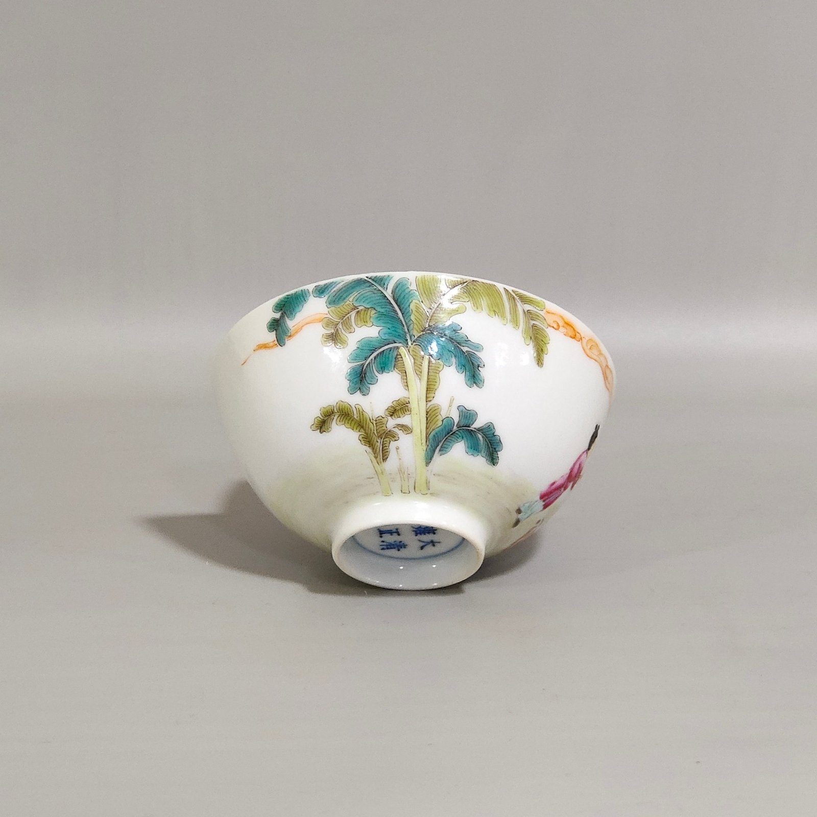 Qing Dynasty Yongzheng characters painted with tea balls
