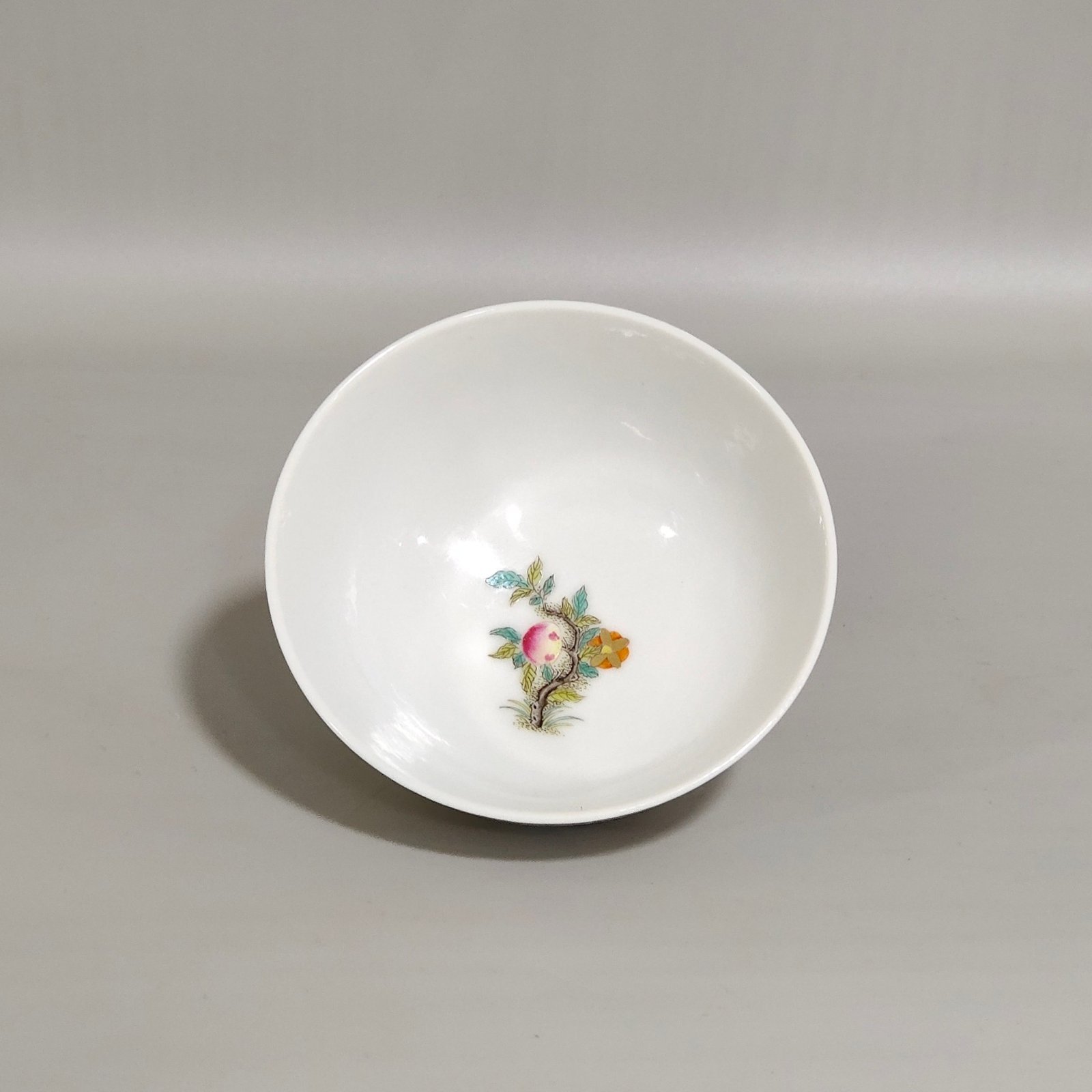 Qing Dynasty Yongzheng characters painted with tea balls