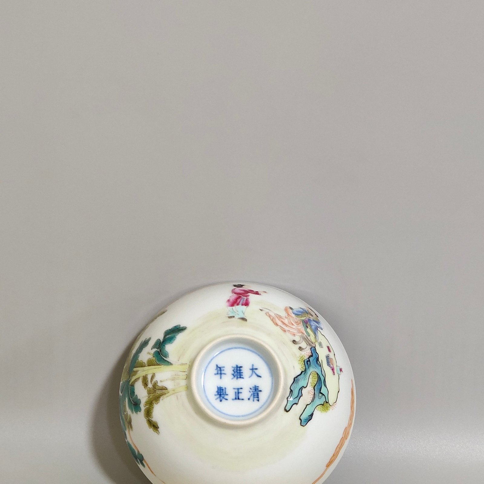 Qing Dynasty Yongzheng characters painted with tea balls