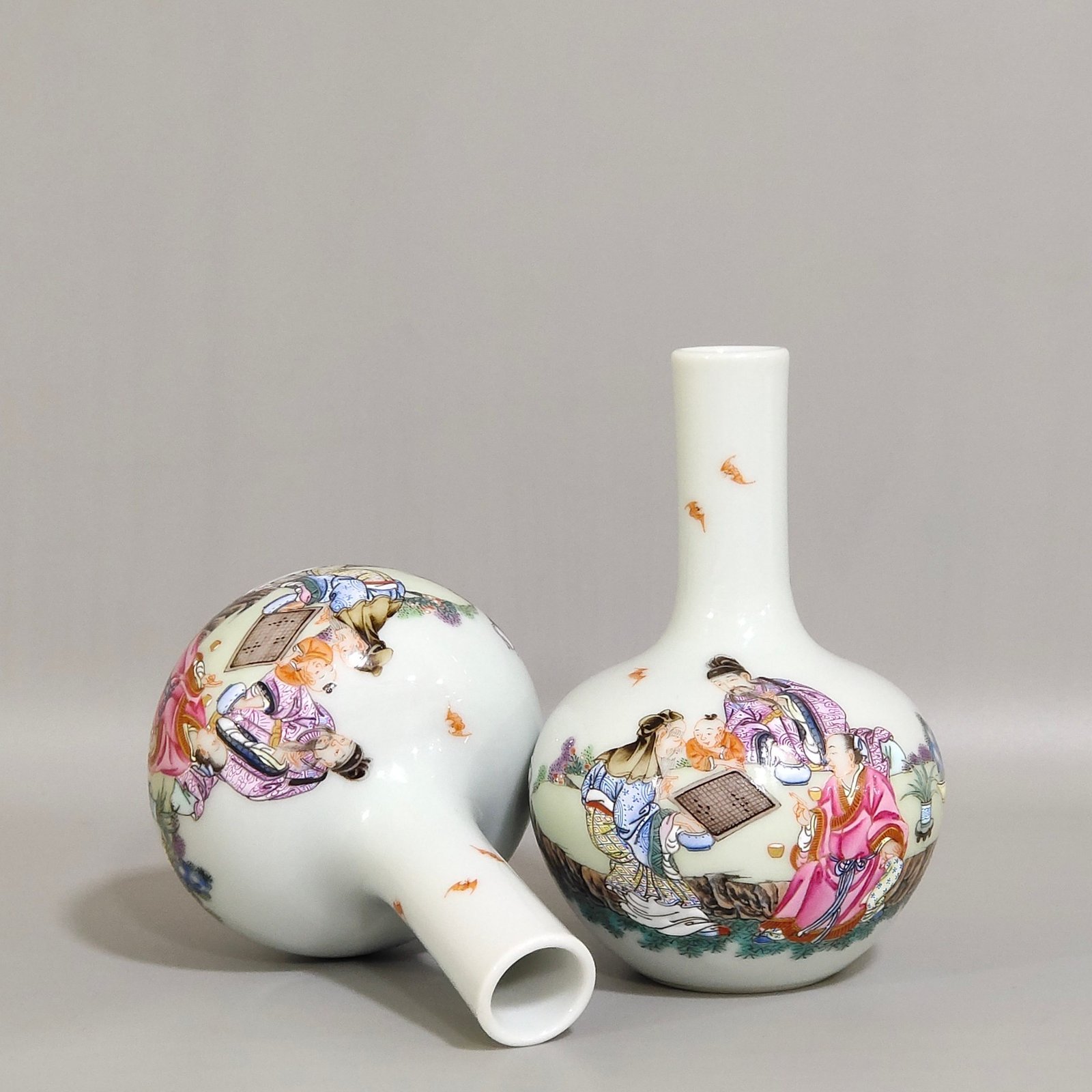 Qing Dynasty Yongzheng Small celestial sphere vase with stories about characters