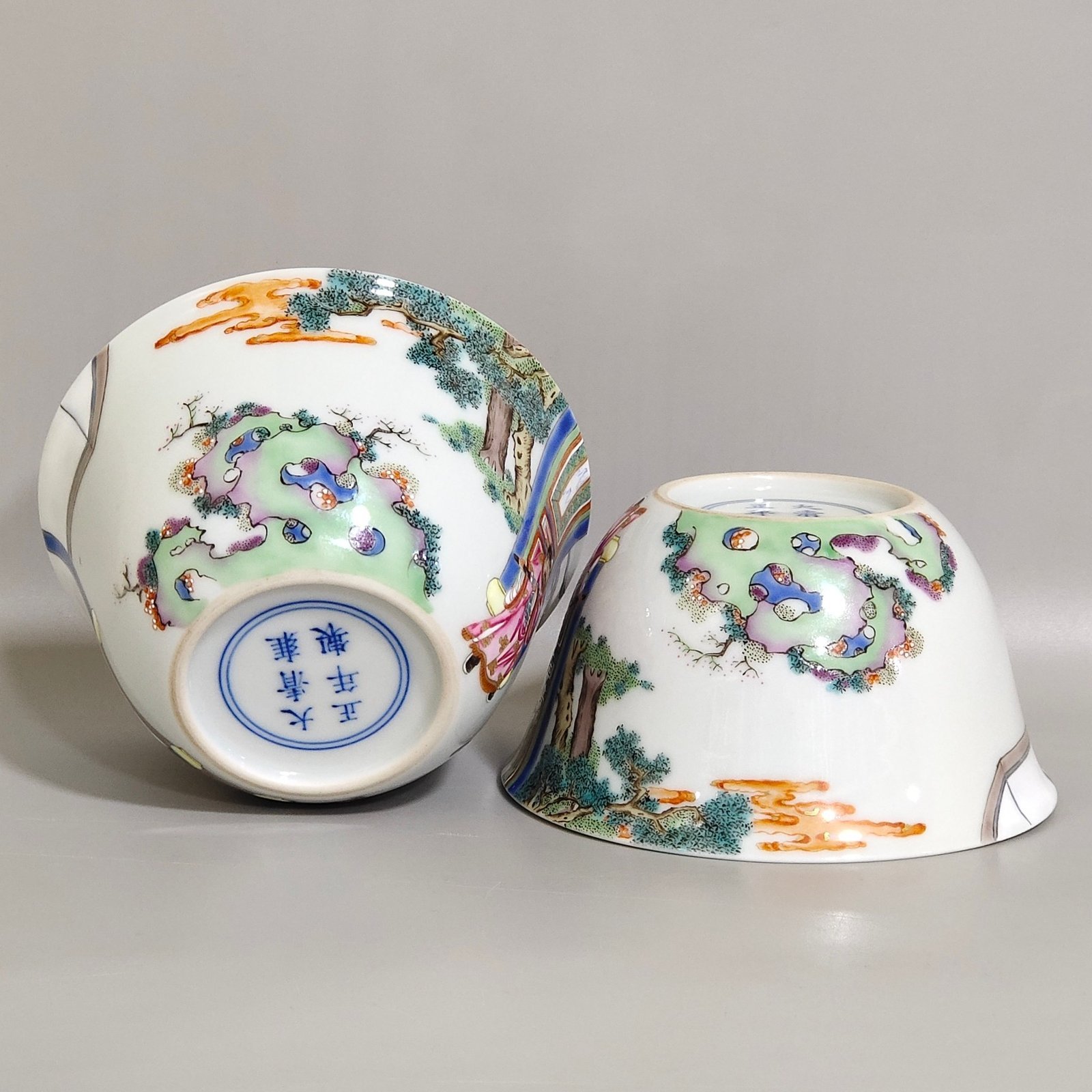 Qing Dynasty Yongzheng A small bowl with stories about characters