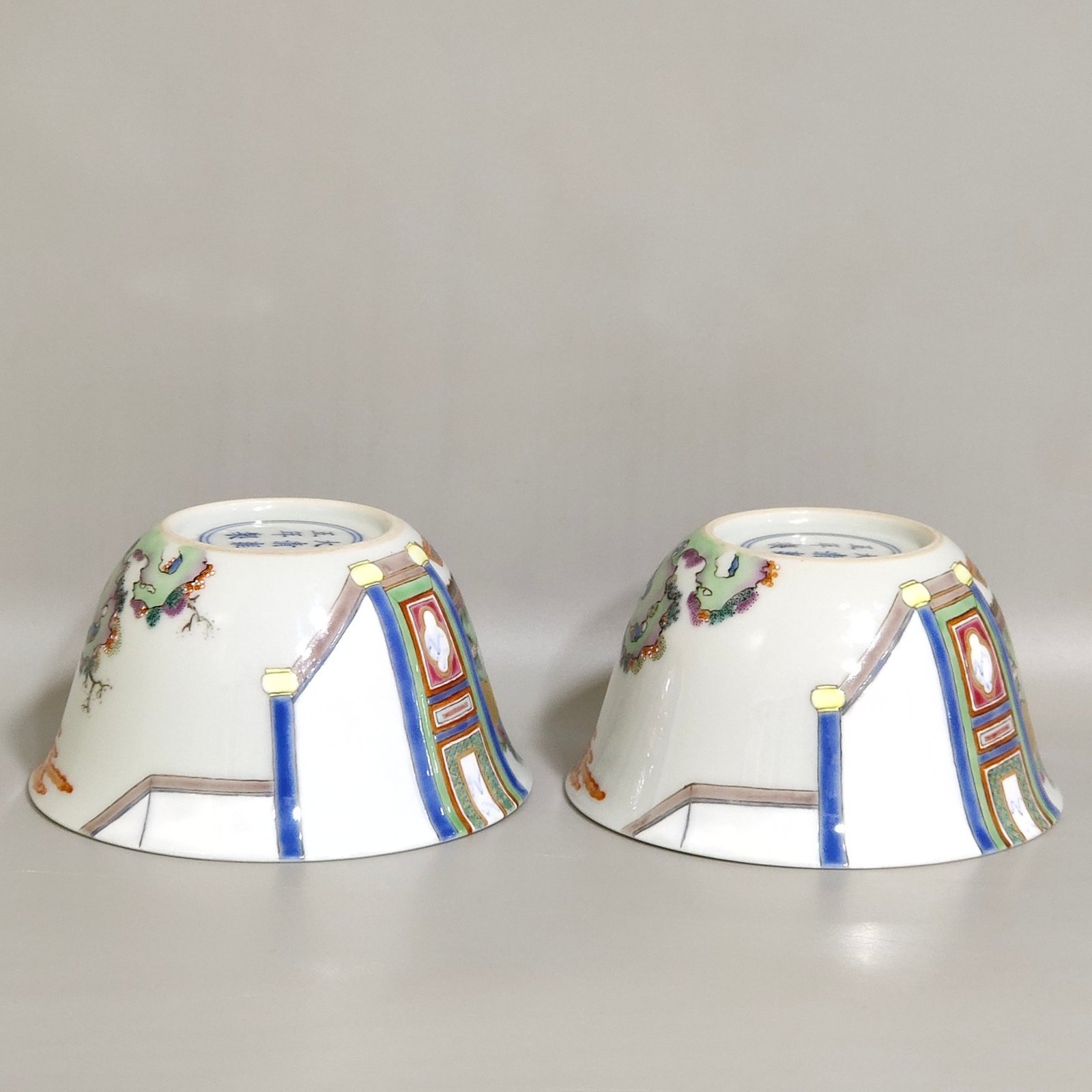Qing Dynasty Yongzheng A small bowl with stories about characters