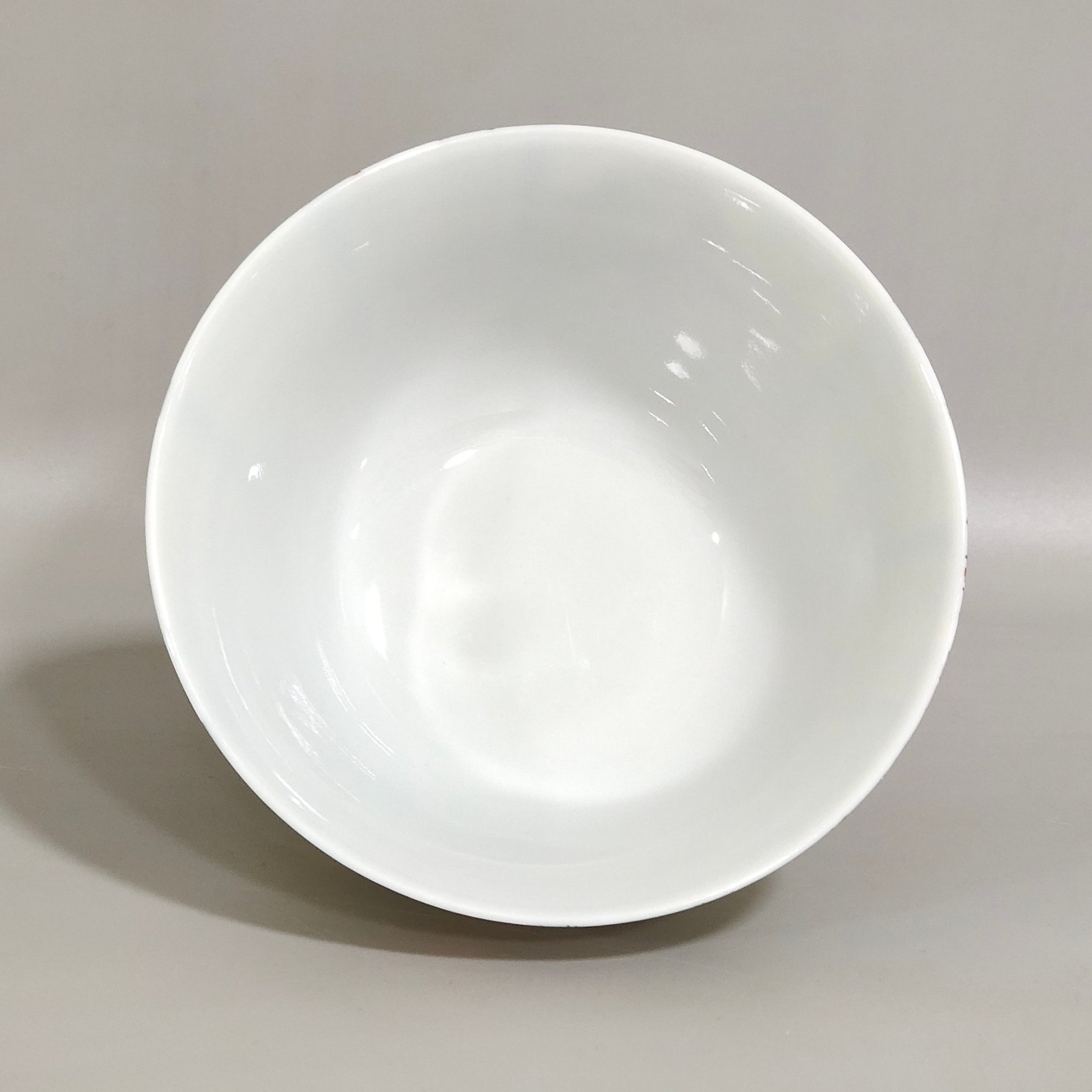 Qing Dynasty Yongzheng A small bowl with stories about characters