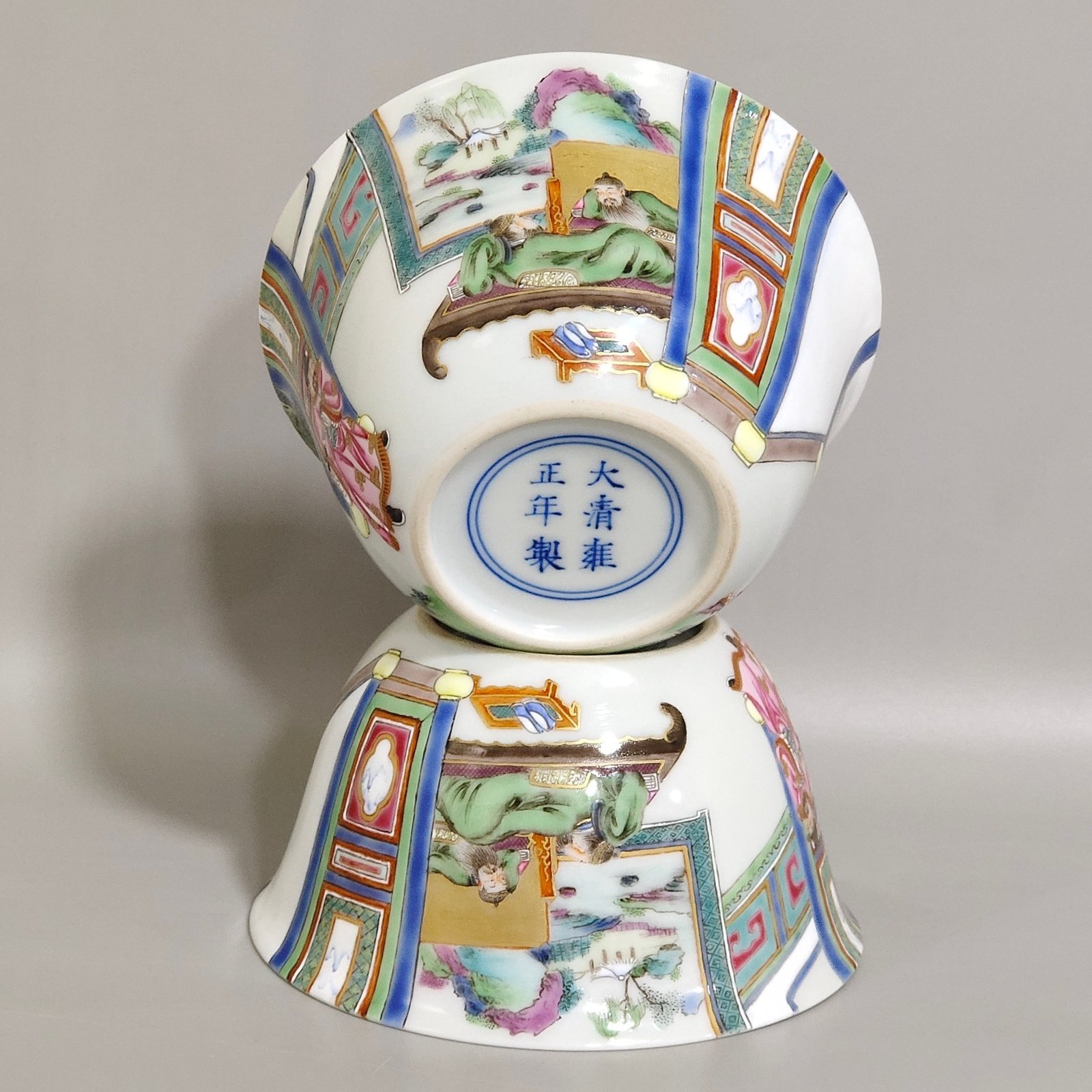 Qing Dynasty Yongzheng A small bowl with stories about characters