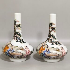 Qing Dynasty Yongzheng Flat-bellied vase with stories about characters