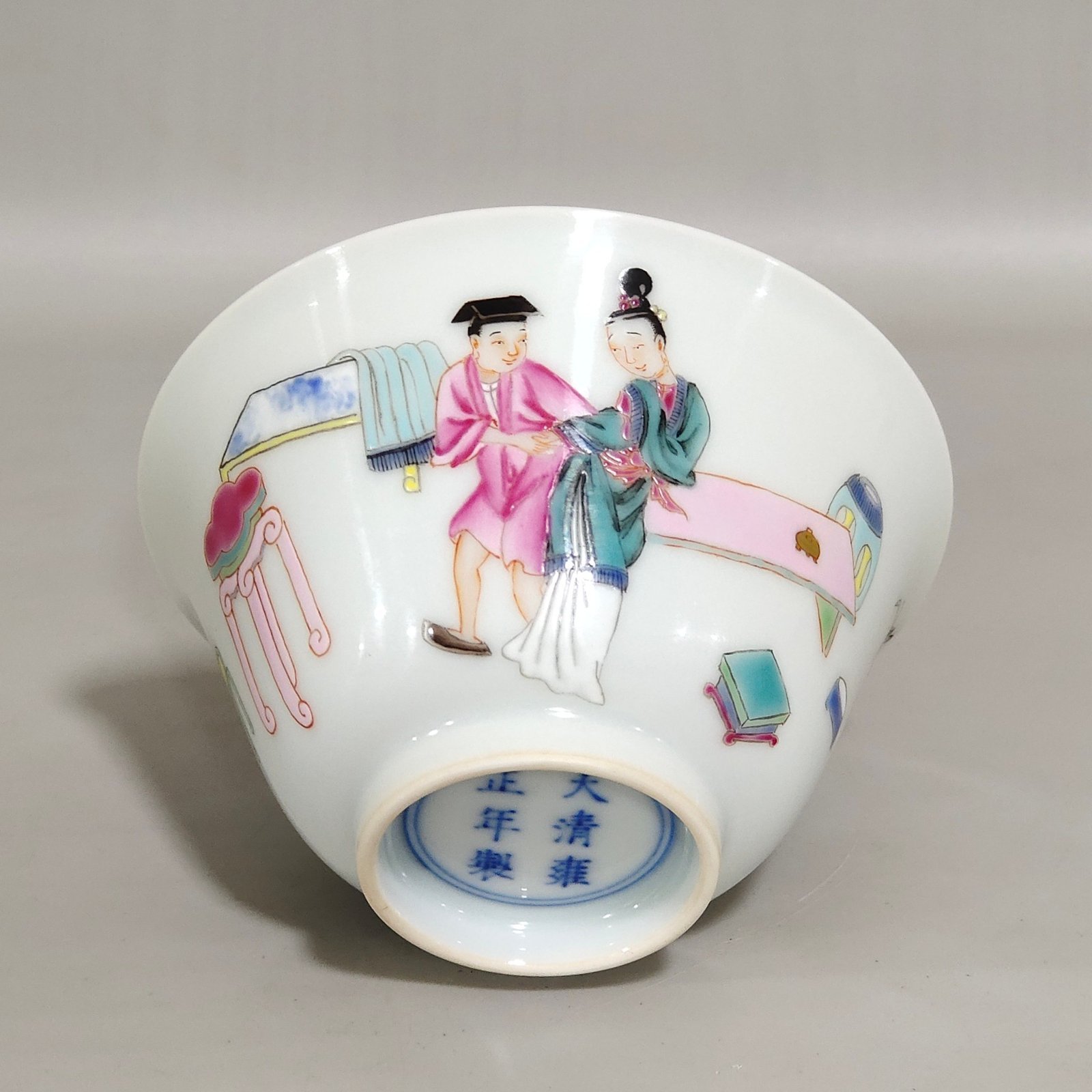 Qing Dynasty Yongzheng character story cup