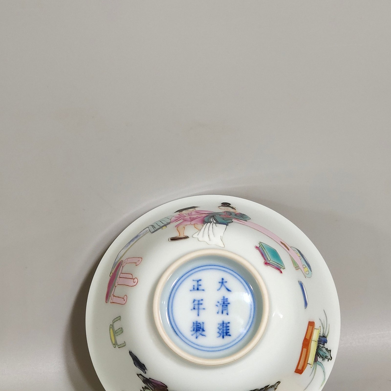 Qing Dynasty Yongzheng character story cup