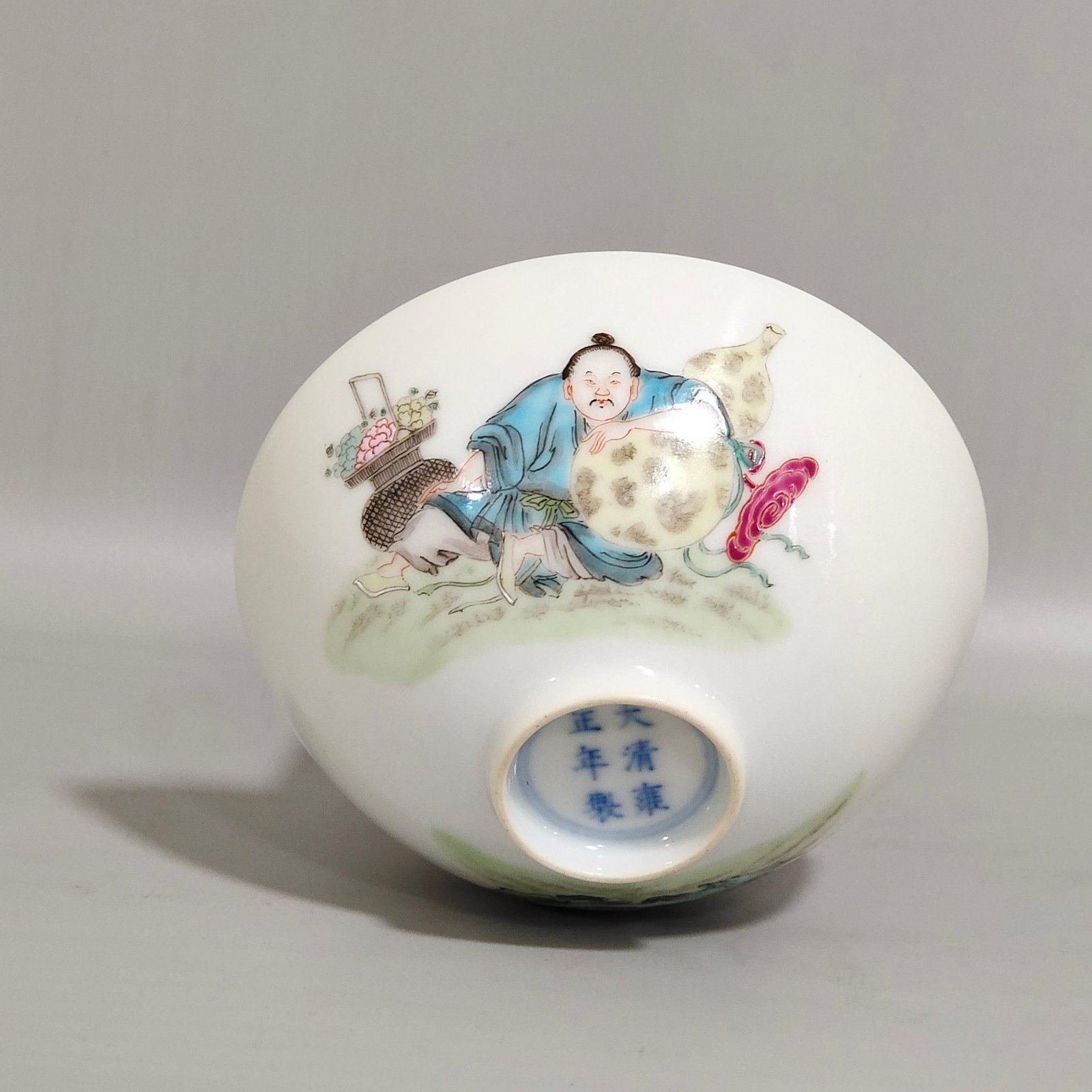 Qing Dynasty Yongzheng character story cup