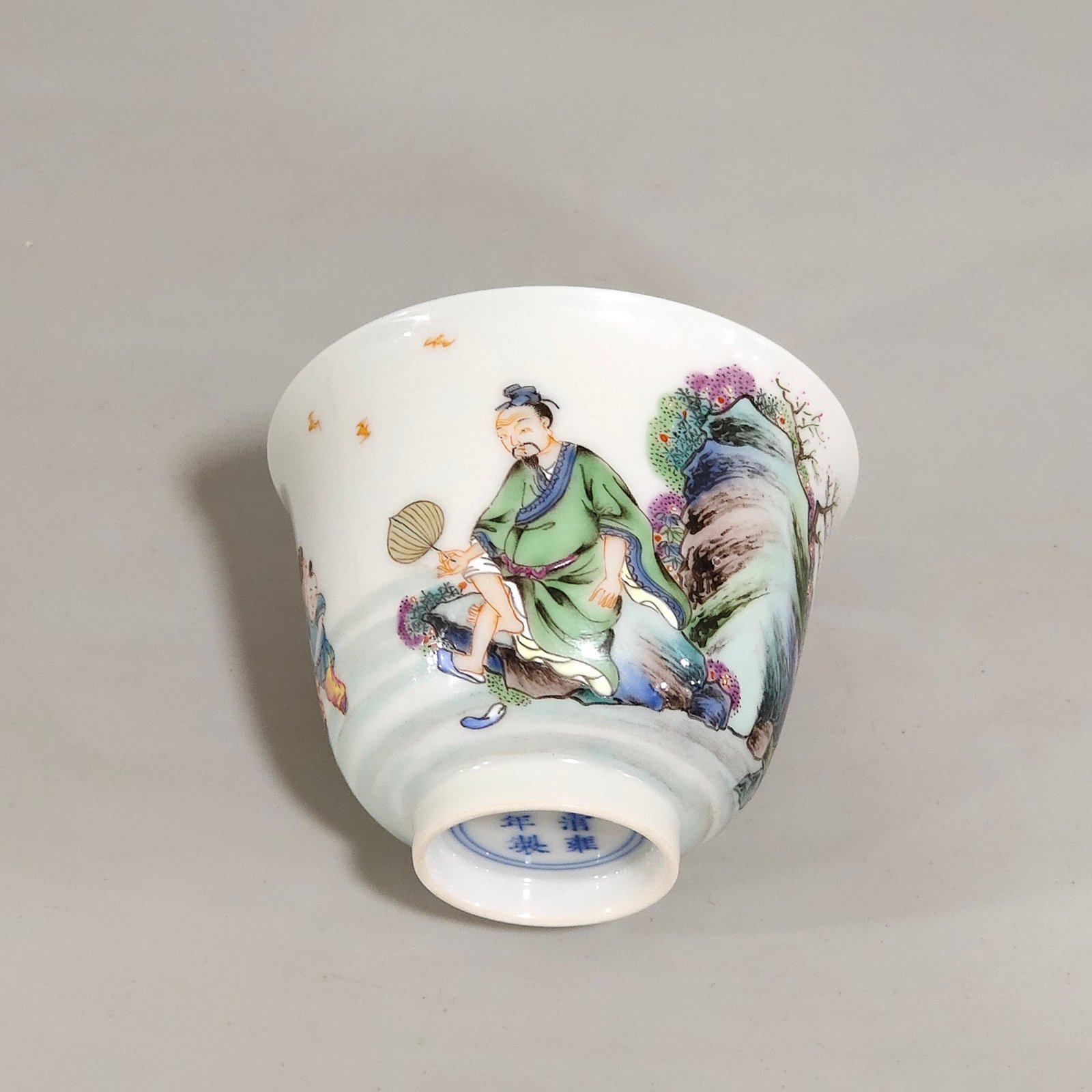 Qing Dynasty Yongzheng character story cup