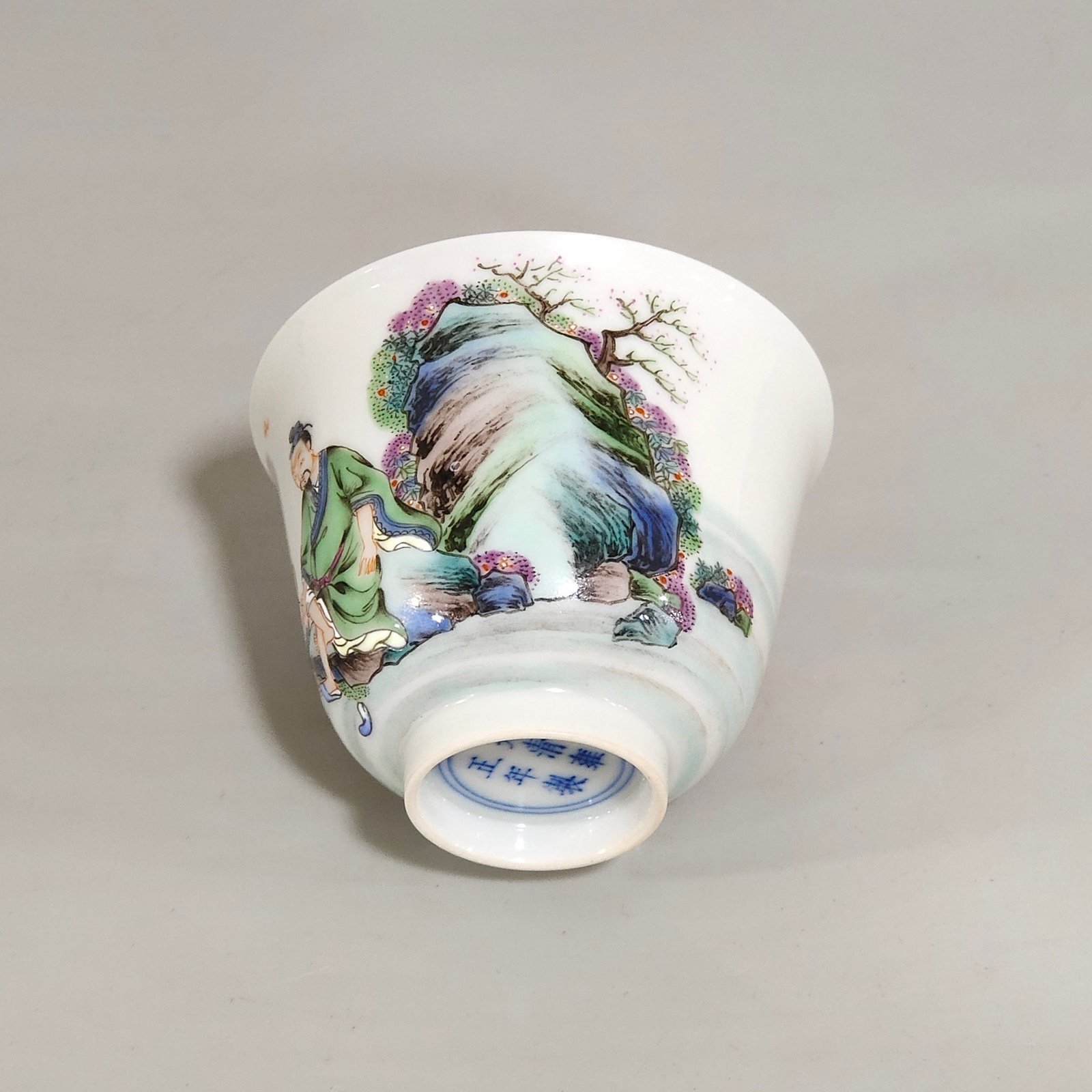 Qing Dynasty Yongzheng character story cup