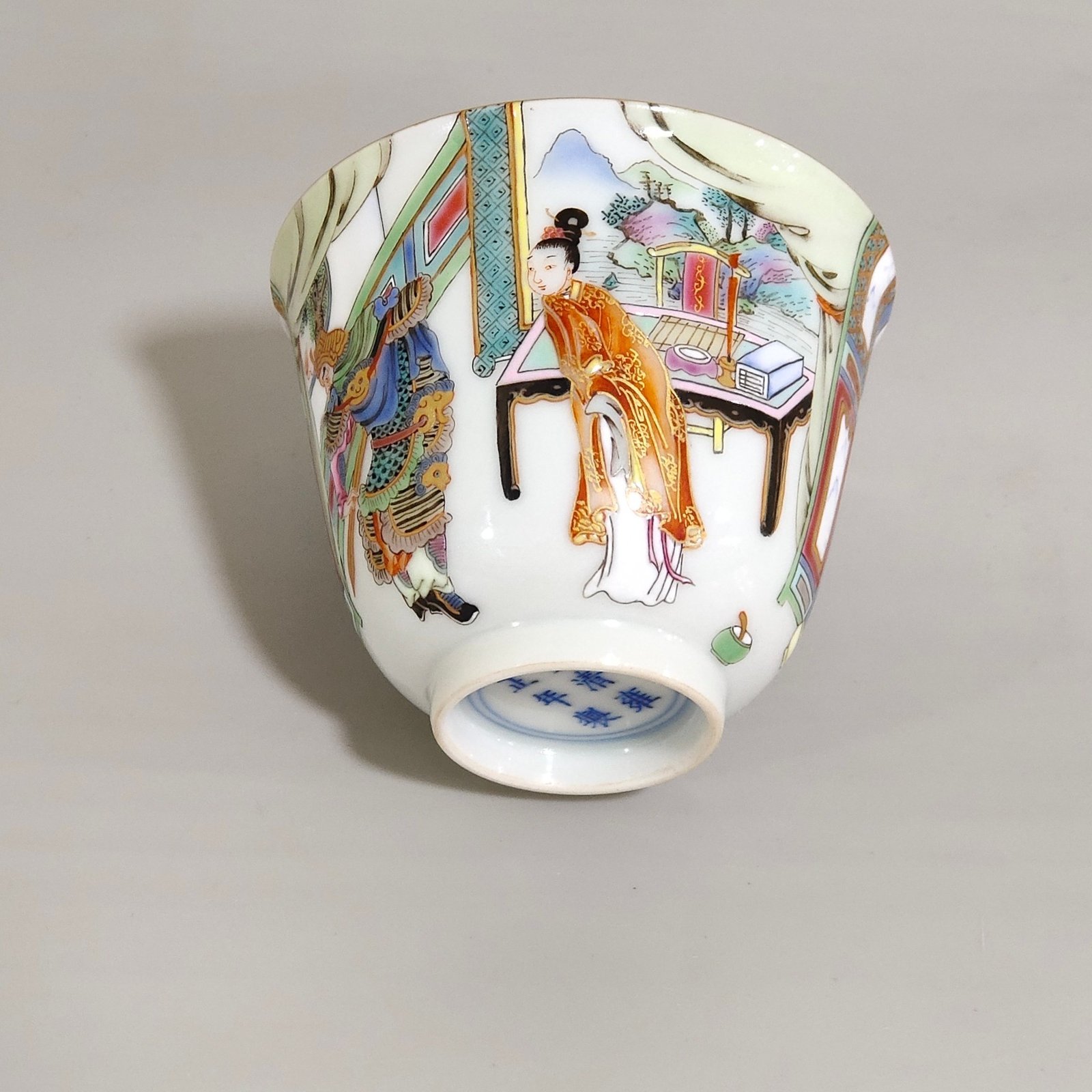 Qing Dynasty Yongzheng character story cup