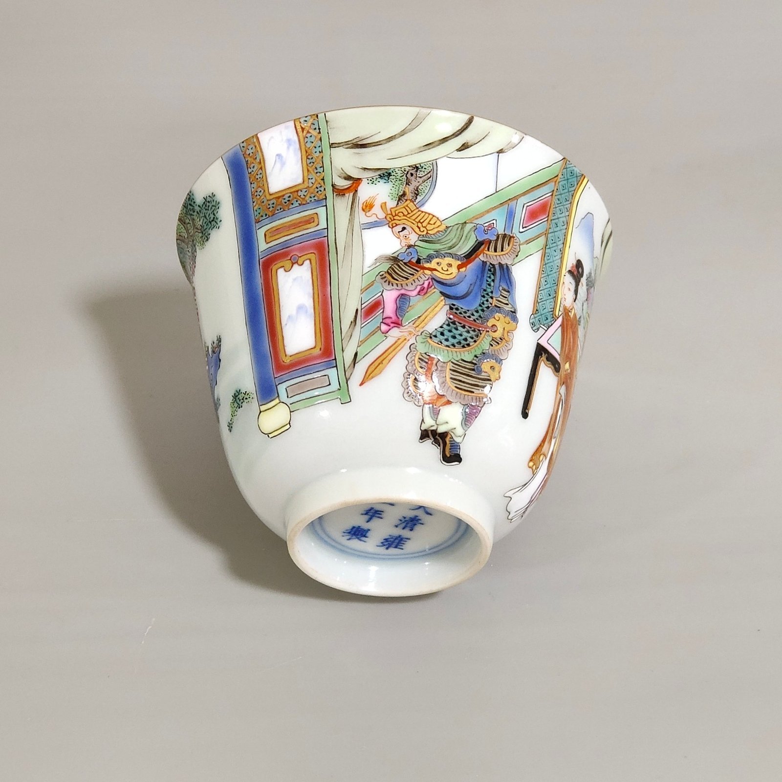 Qing Dynasty Yongzheng character story cup