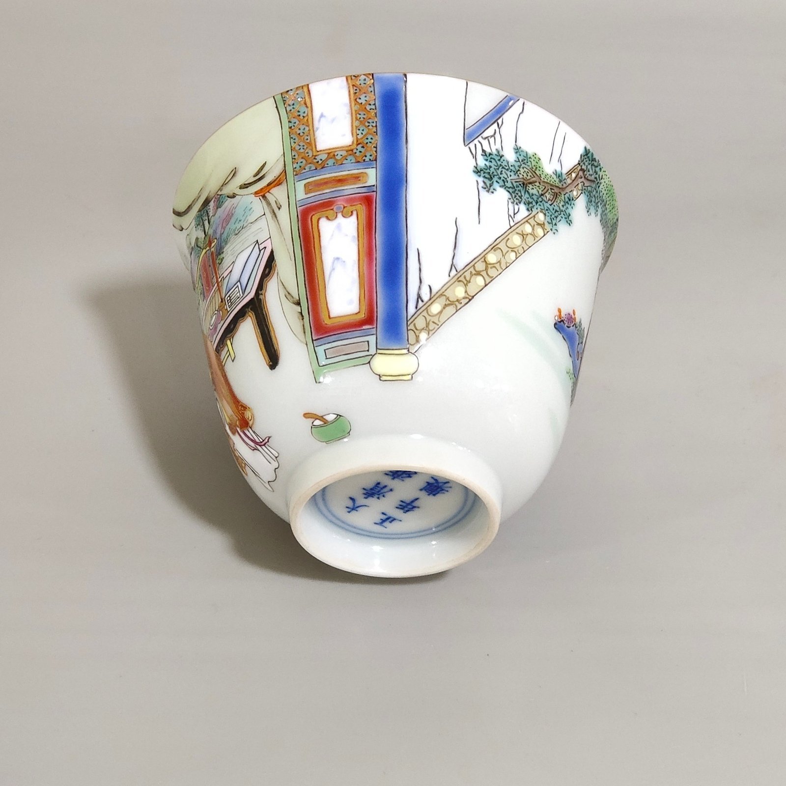 Qing Dynasty Yongzheng character story cup
