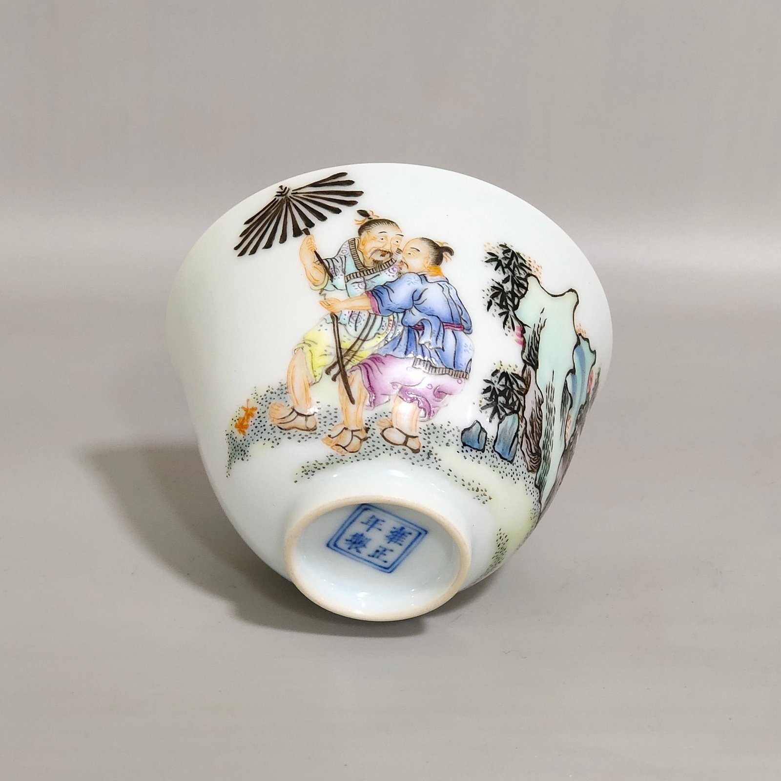 Qing Dynasty Yongzheng character story cup
